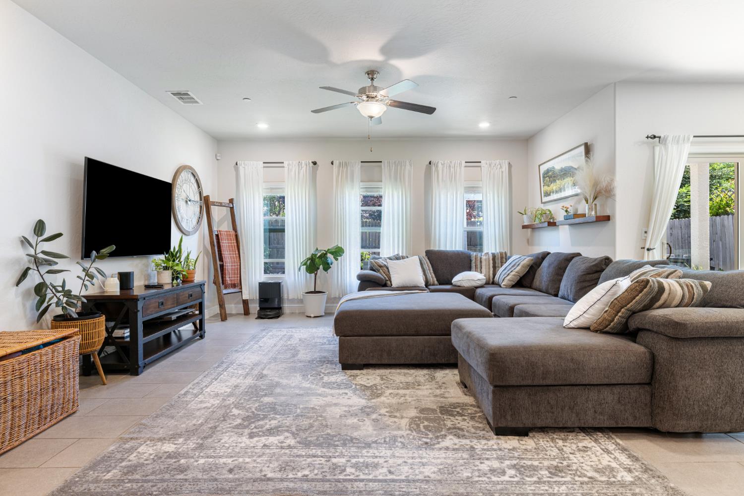 4112 Alamos Ave, Clovis, CA 93619