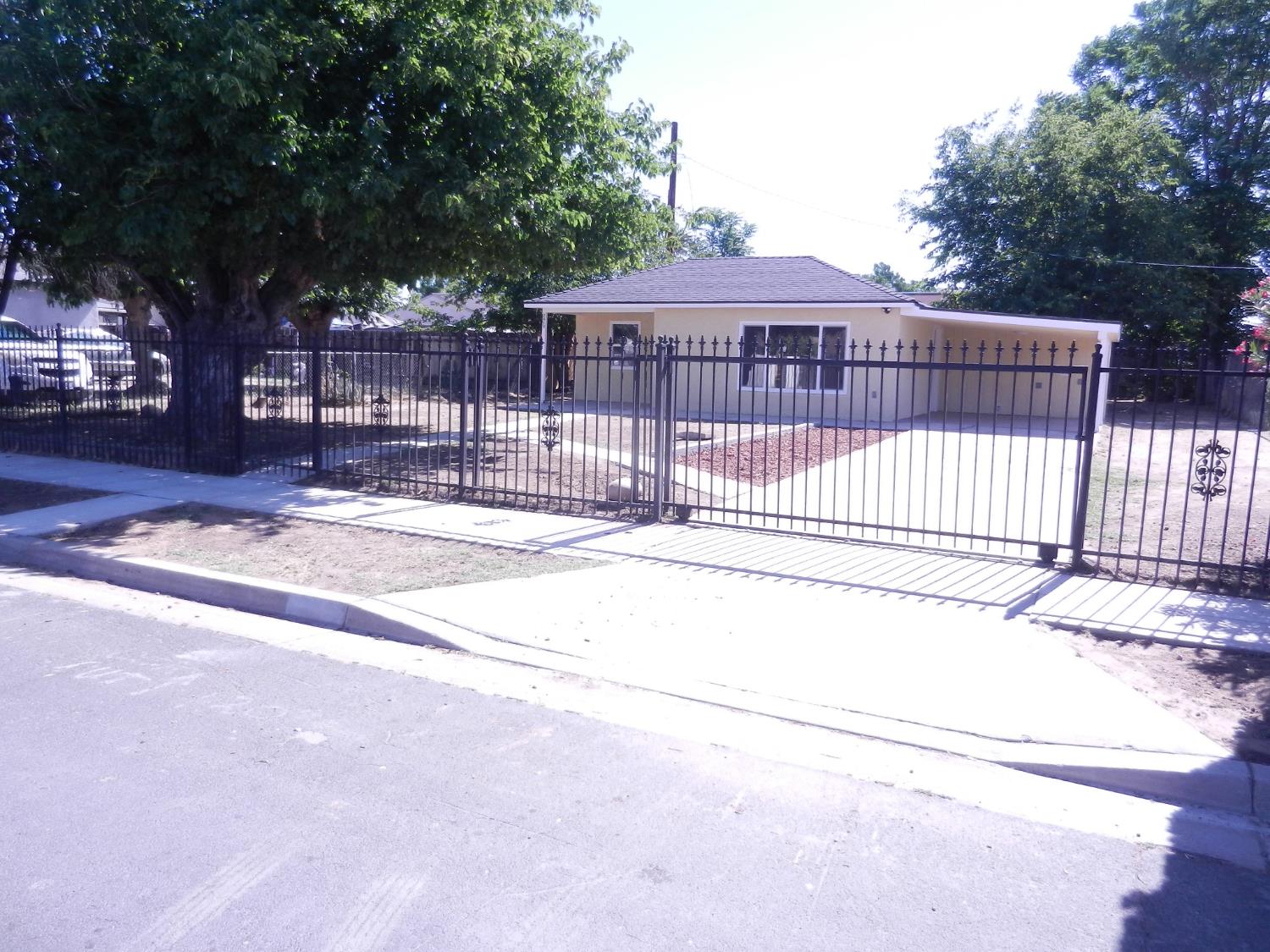 2413 S Sierra Vista Ave, Fresno, CA 93725