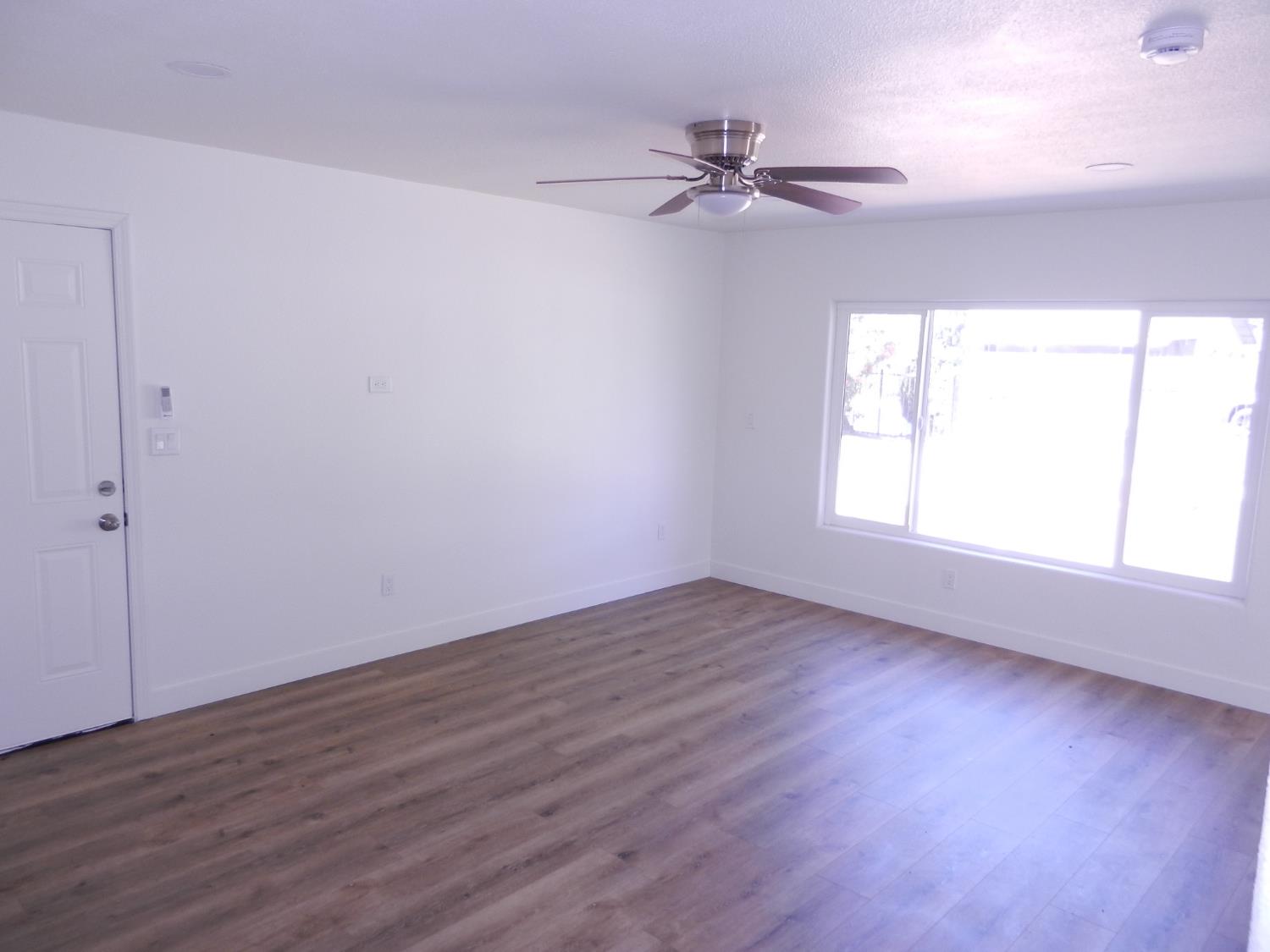 2413 S Sierra Vista Ave, Fresno, CA 93725