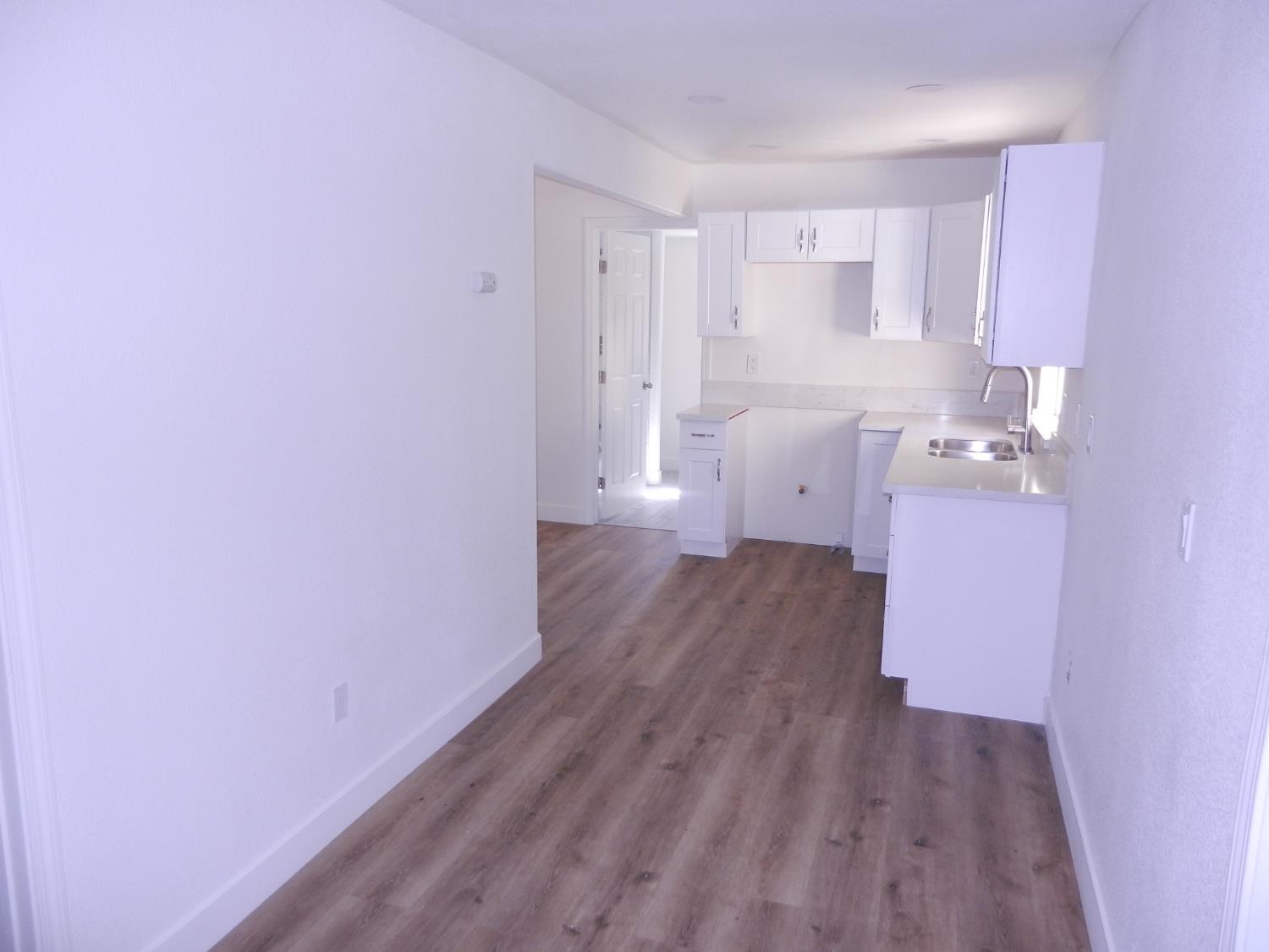 2413 S Sierra Vista Ave, Fresno, CA 93725