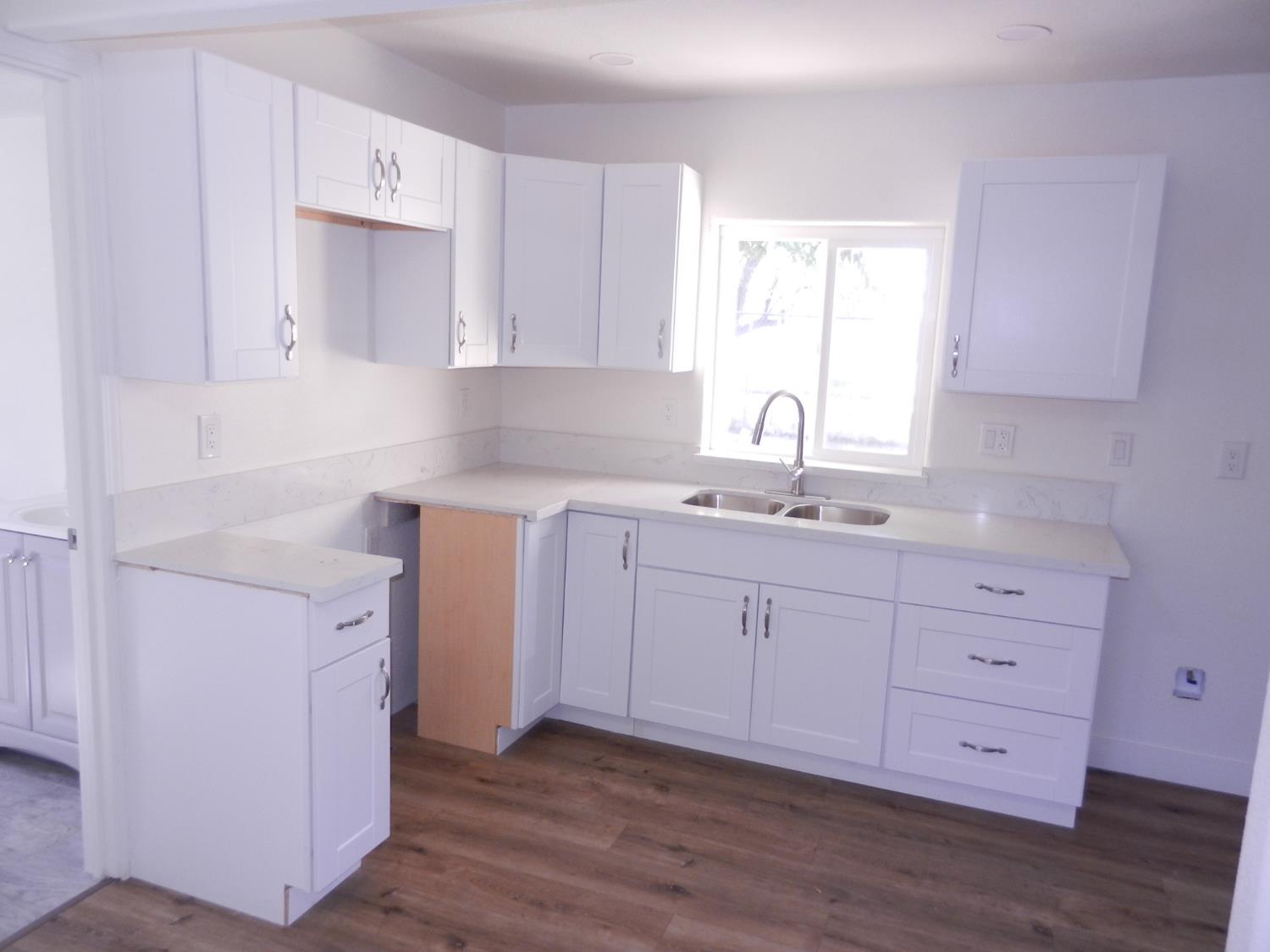 2413 S Sierra Vista Ave, Fresno, CA 93725