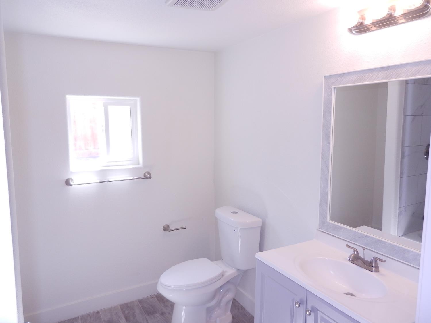 2413 S Sierra Vista Ave, Fresno, CA 93725