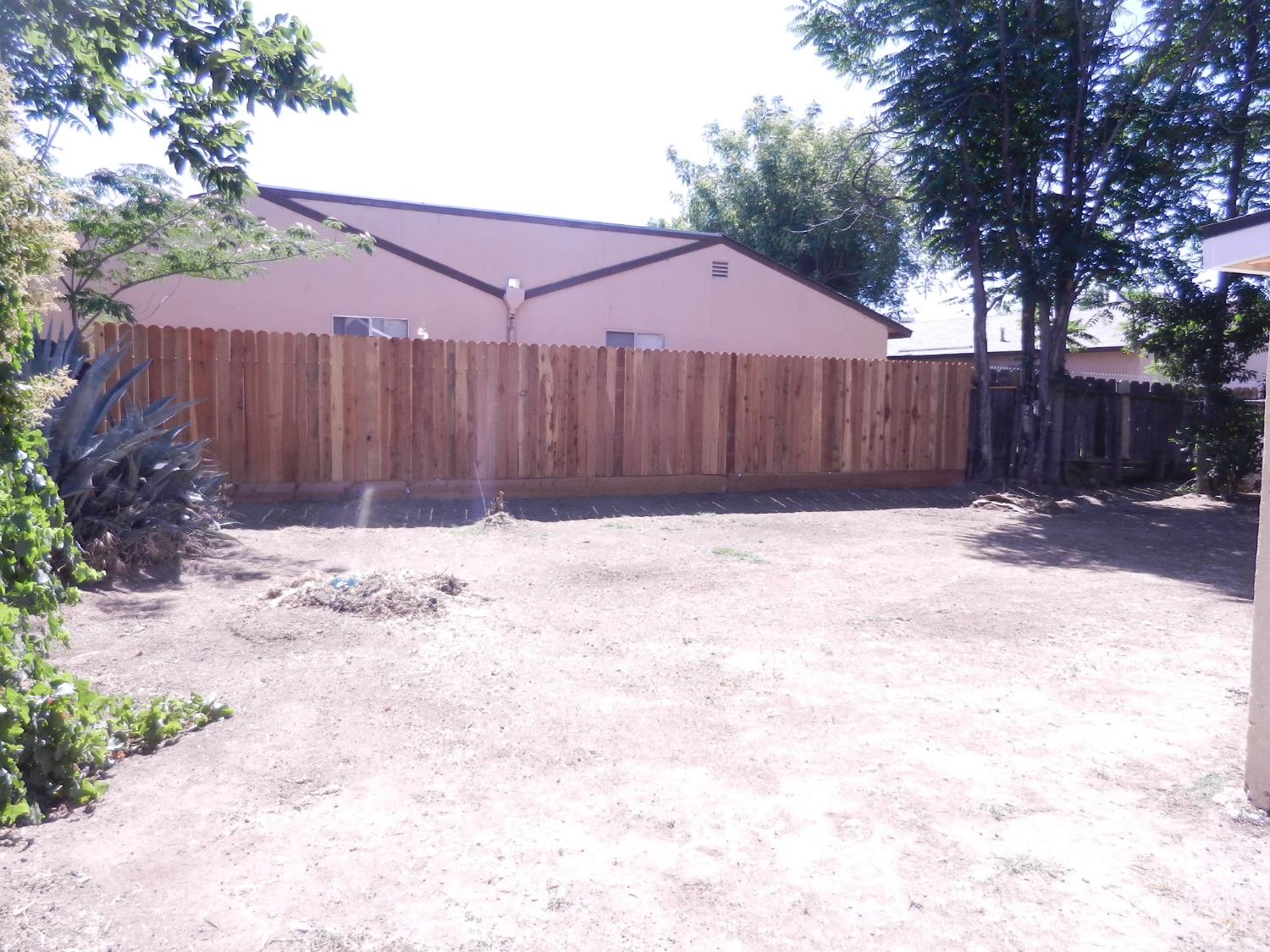 2413 S Sierra Vista Ave, Fresno, CA 93725