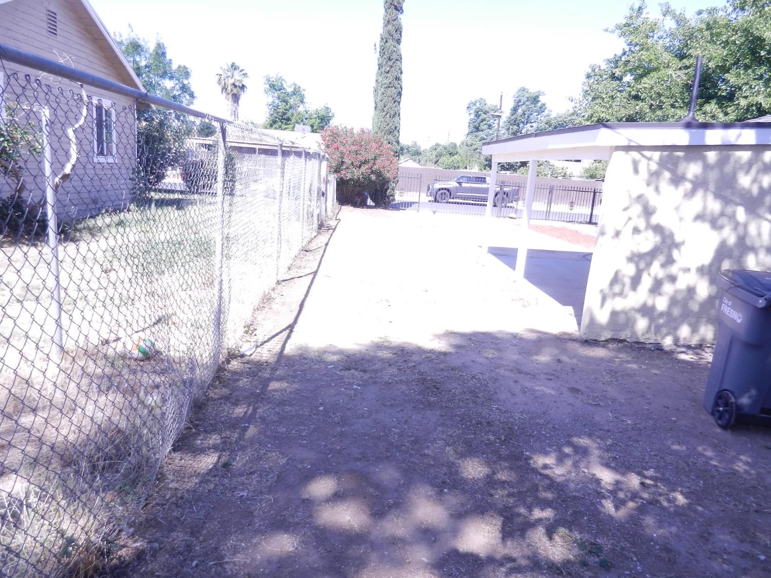 2413 S Sierra Vista Ave, Fresno, CA 93725