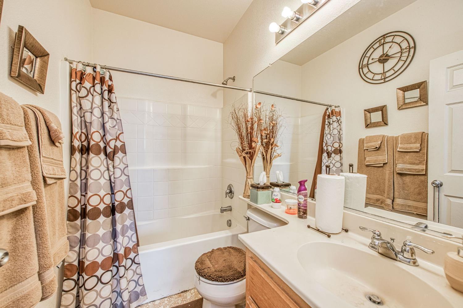 4605 W Javier Way, Fresno, CA 93722