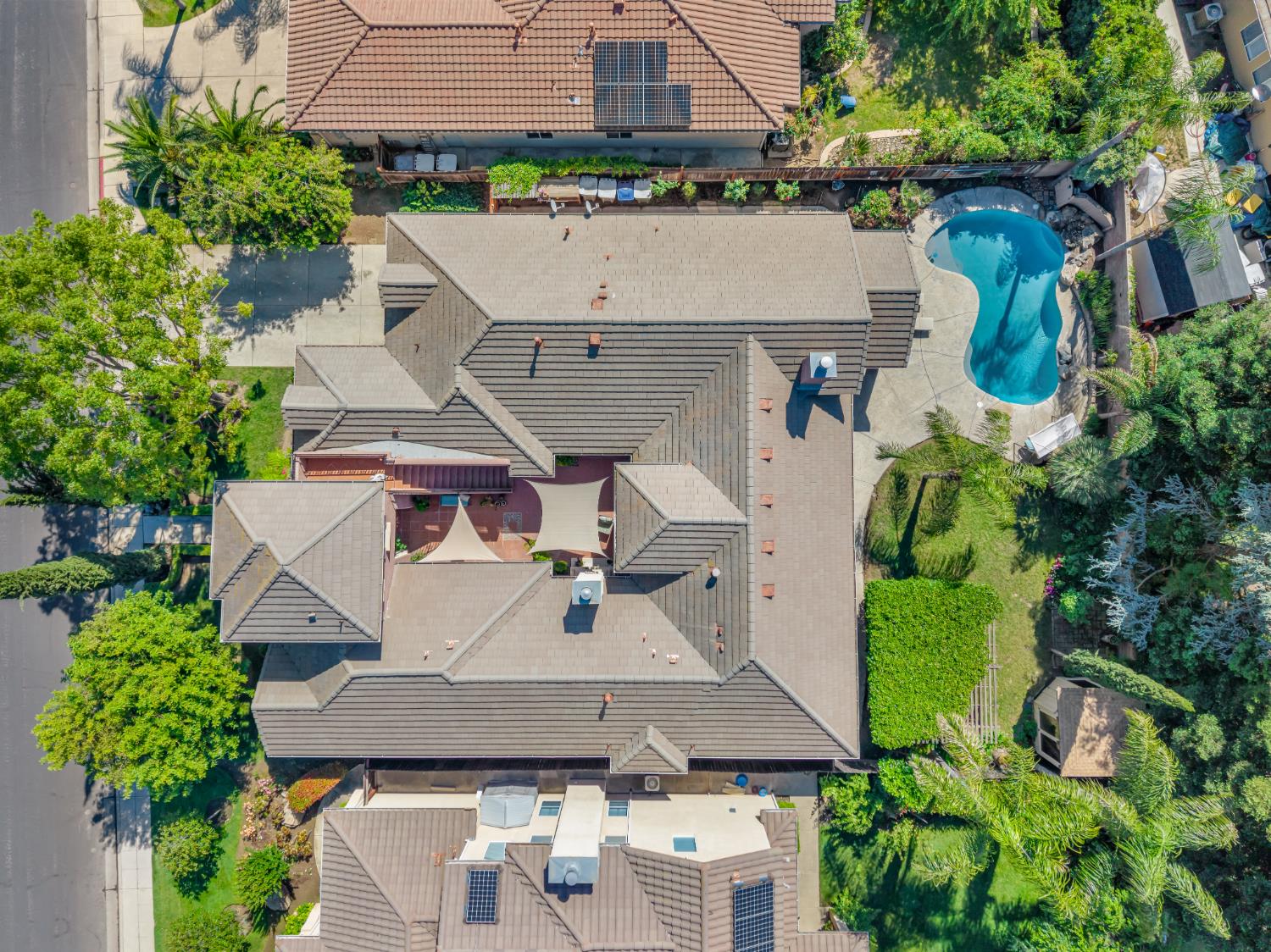 122 W Goshen Ave, Clovis, CA 93611