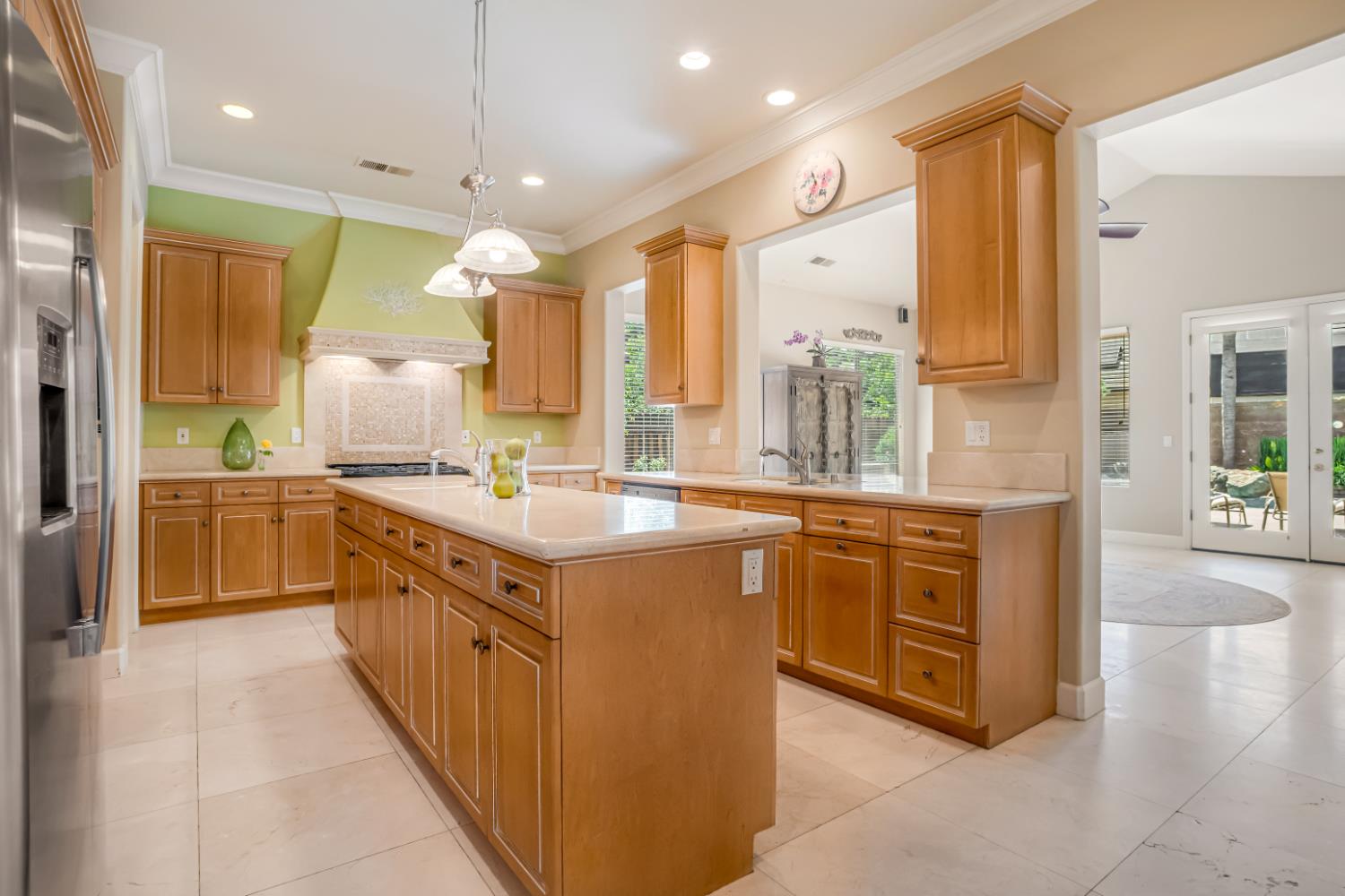 122 W Goshen Ave, Clovis, CA 93611