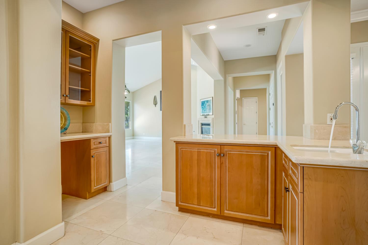 122 W Goshen Ave, Clovis, CA 93611