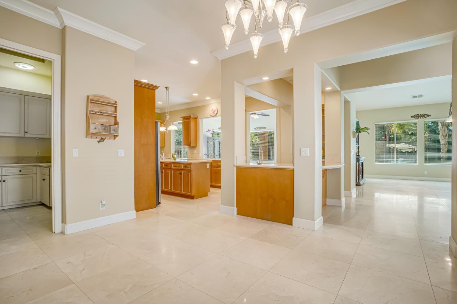 122 W Goshen Ave, Clovis, CA 93611