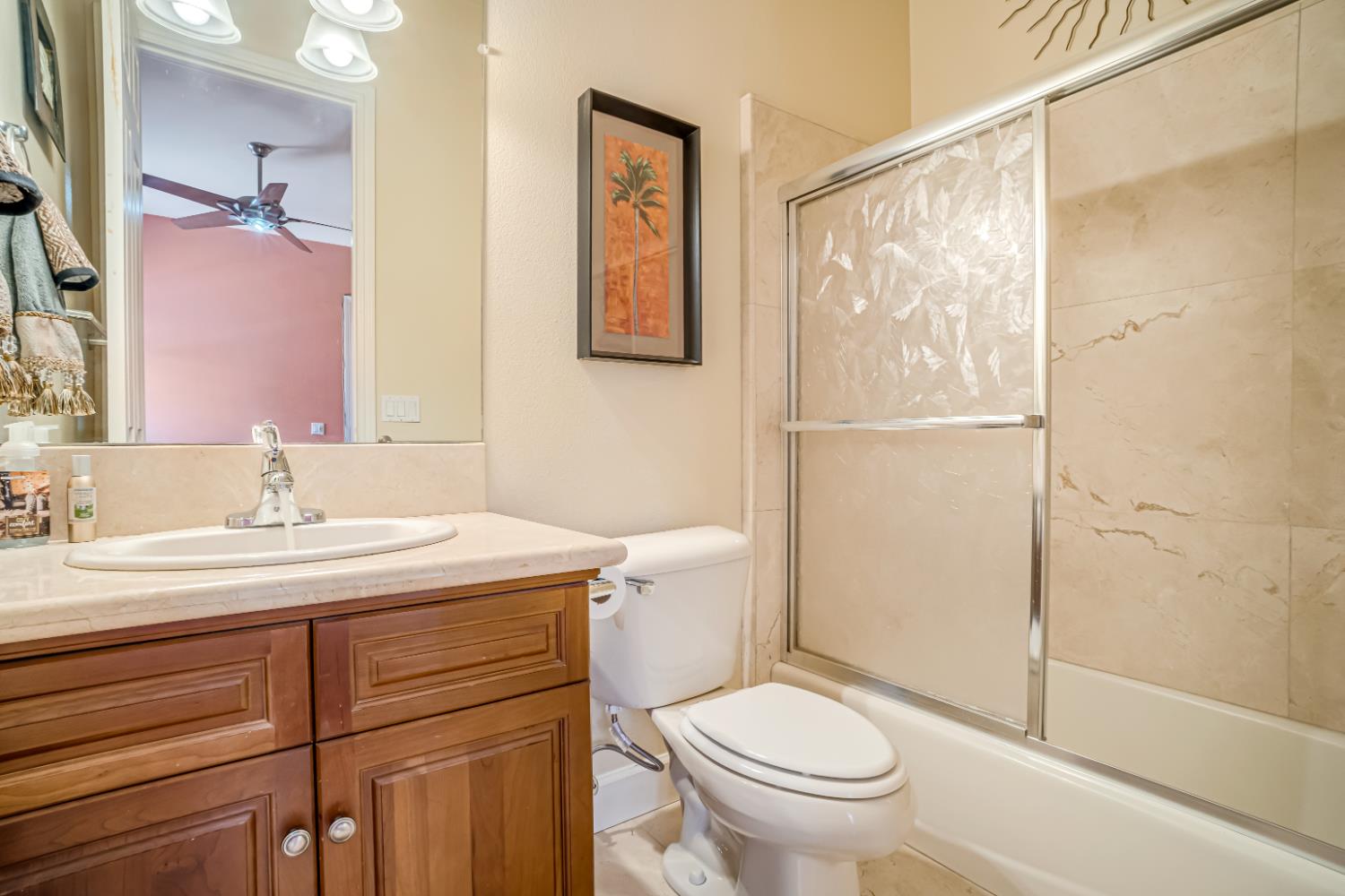 122 W Goshen Ave, Clovis, CA 93611