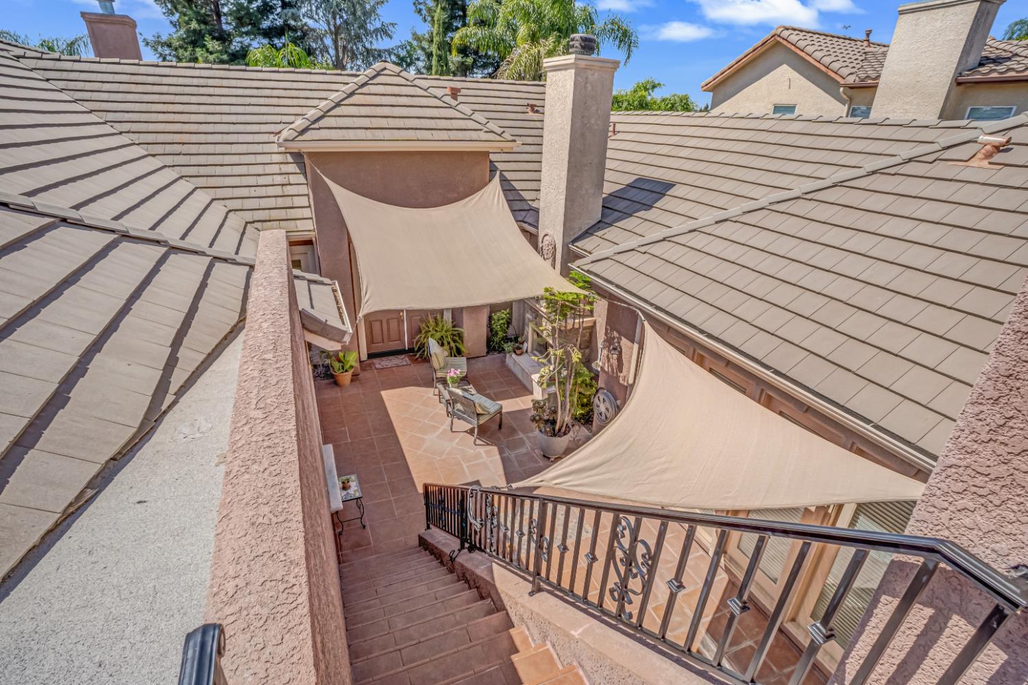 122 W Goshen Ave, Clovis, CA 93611