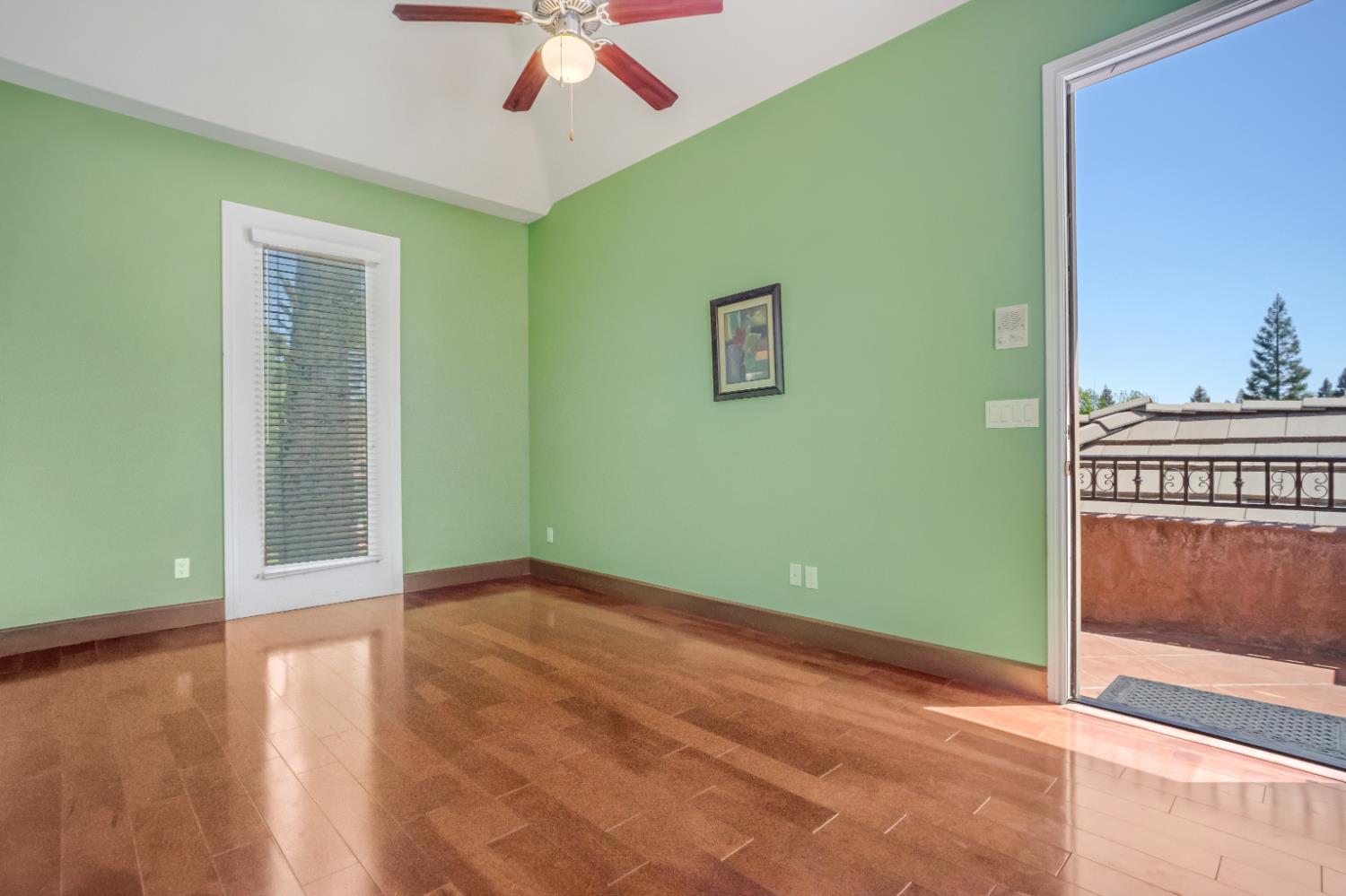 122 W Goshen Ave, Clovis, CA 93611