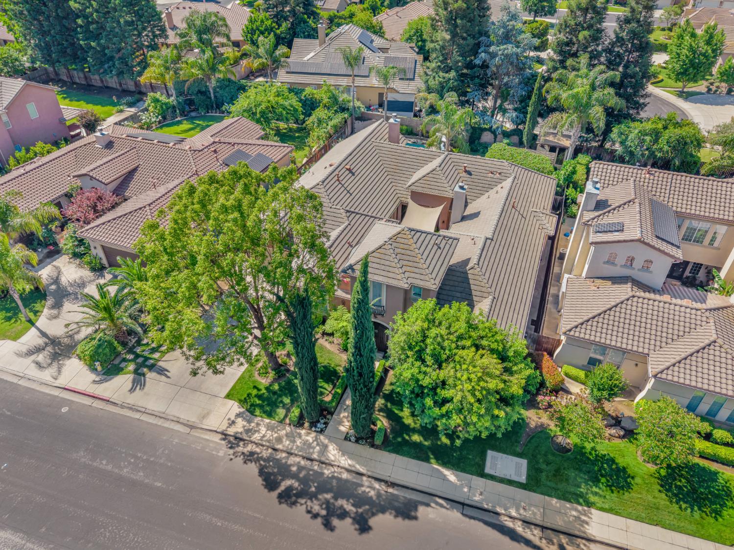 122 W Goshen Ave, Clovis, CA 93611