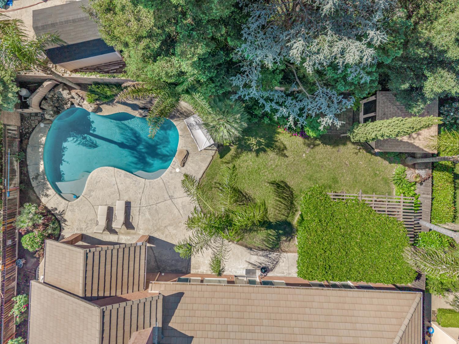 122 W Goshen Ave, Clovis, CA 93611