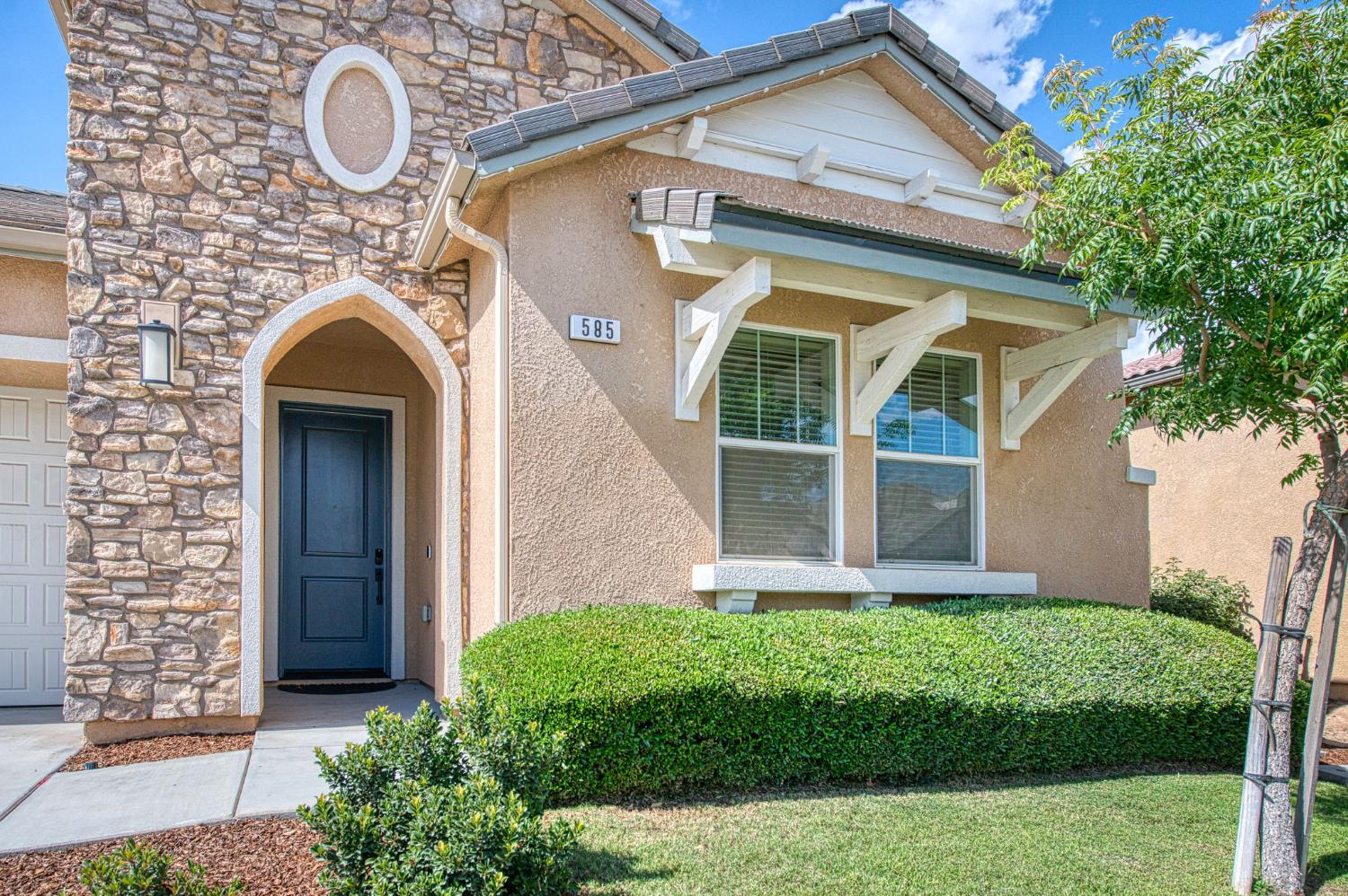 585 Bloom Ln, Clovis, CA 93619