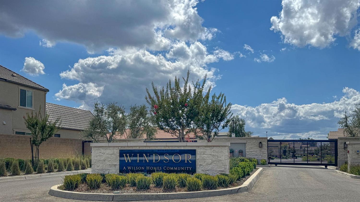 585 Bloom Ln, Clovis, CA 93619