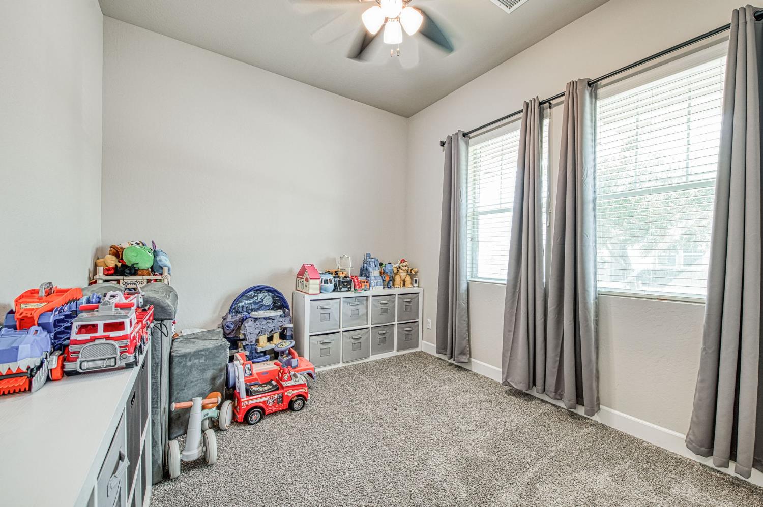 585 Bloom Ln, Clovis, CA 93619