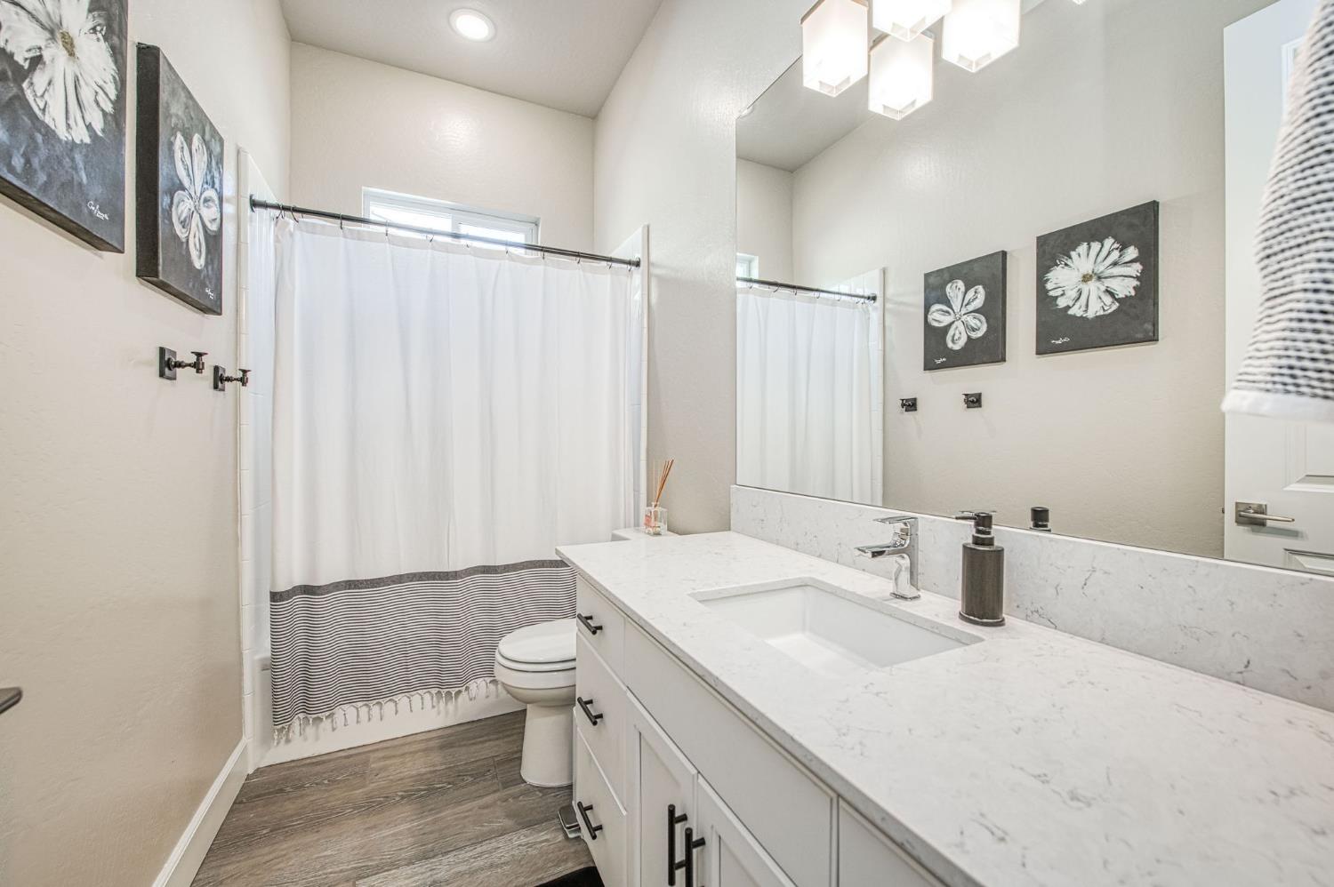 585 Bloom Ln, Clovis, CA 93619