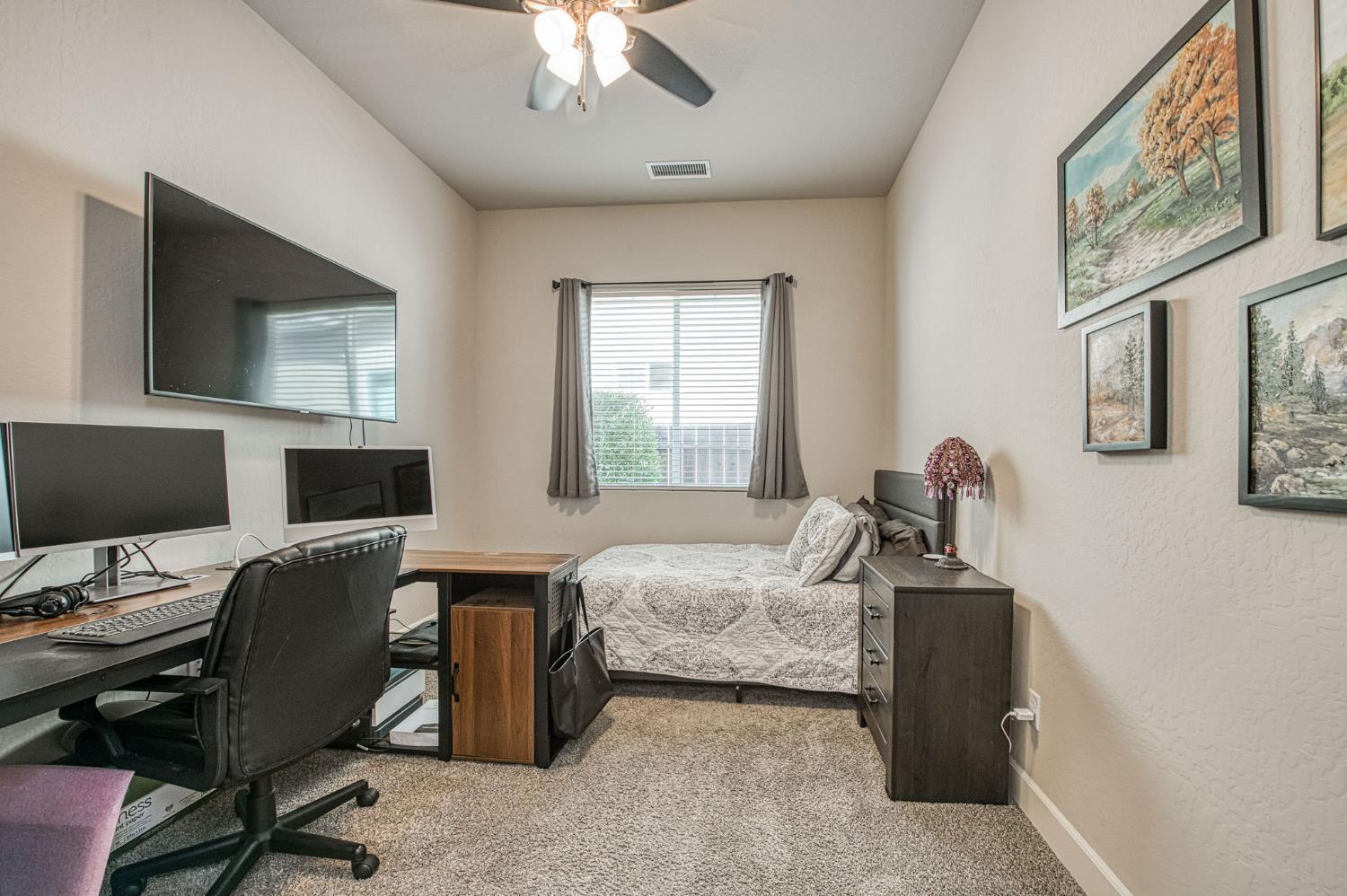 585 Bloom Ln, Clovis, CA 93619