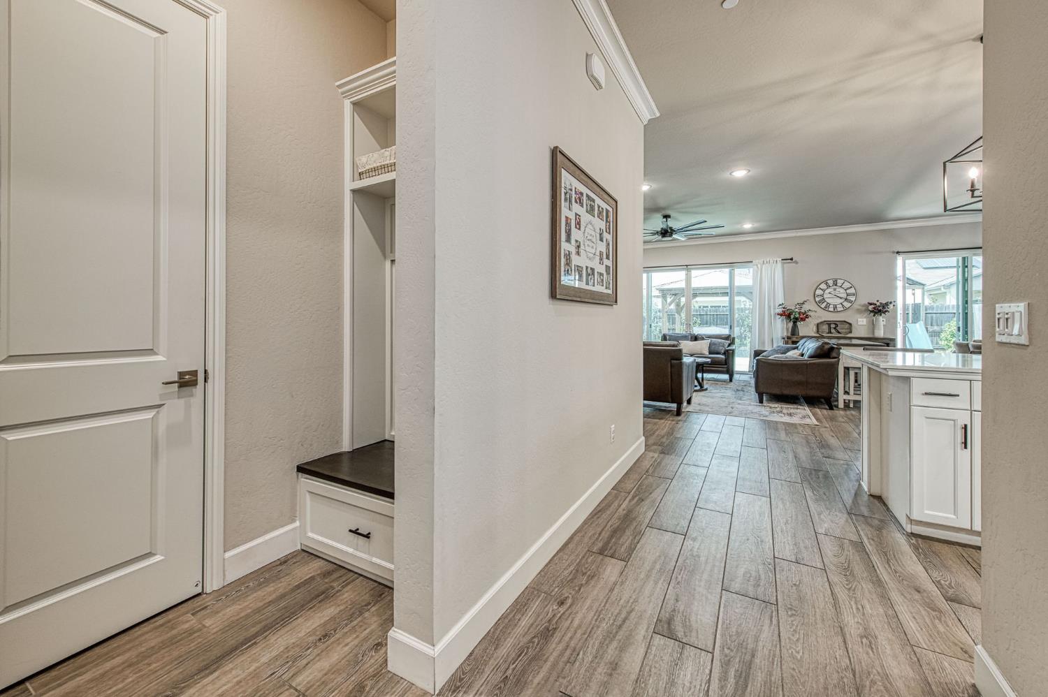585 Bloom Ln, Clovis, CA 93619