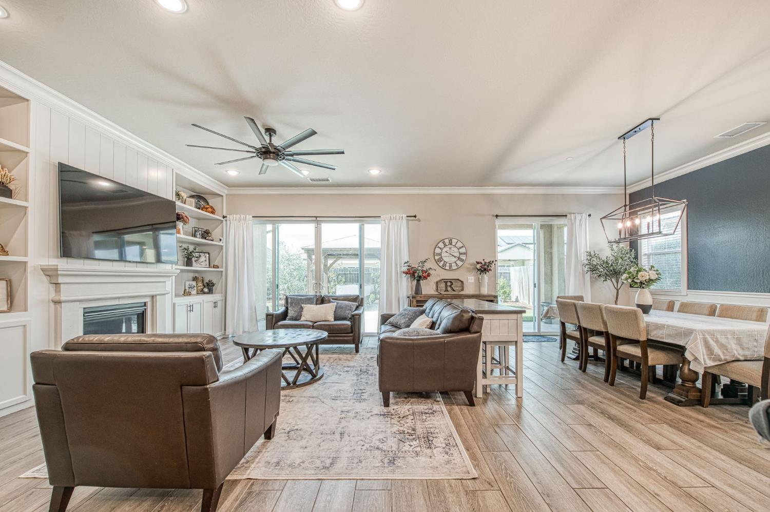 585 Bloom Ln, Clovis, CA 93619