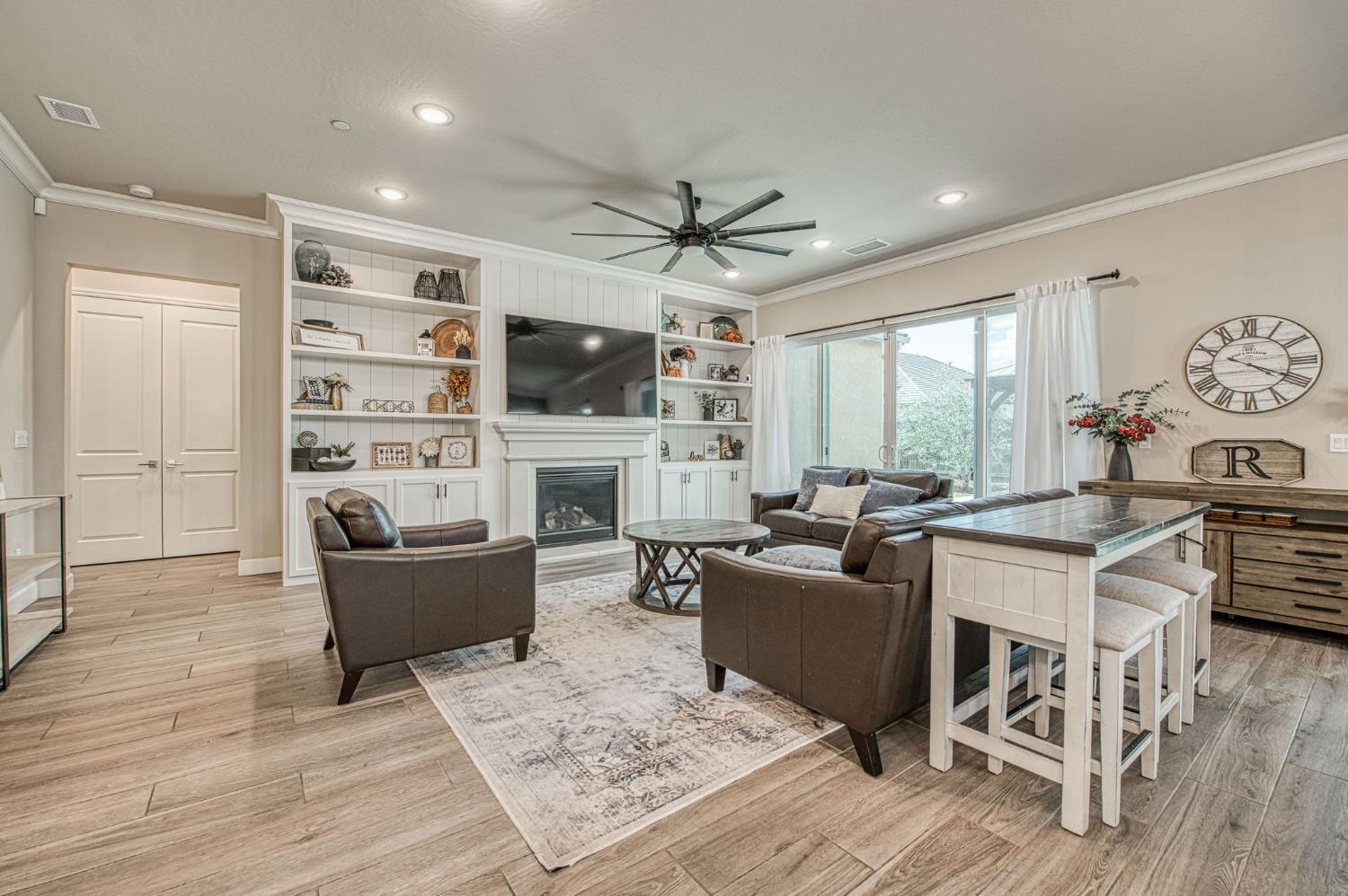 585 Bloom Ln, Clovis, CA 93619