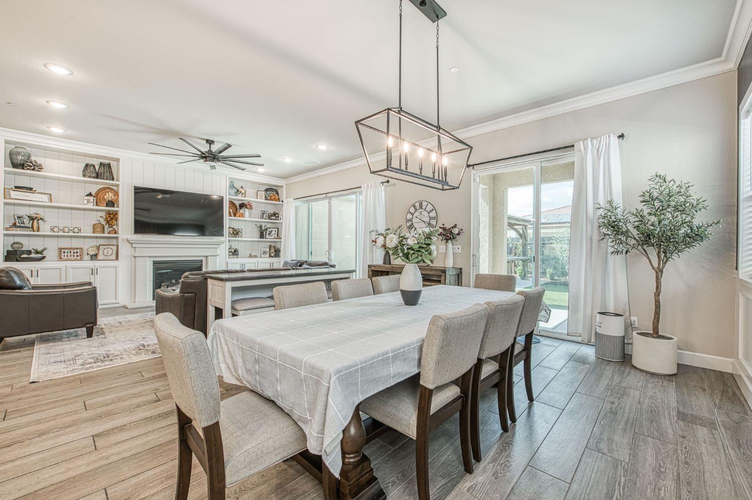 585 Bloom Ln, Clovis, CA 93619