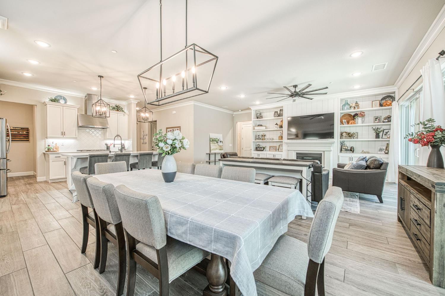 585 Bloom Ln, Clovis, CA 93619