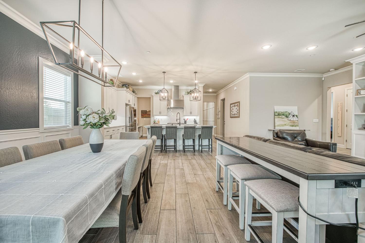 585 Bloom Ln, Clovis, CA 93619