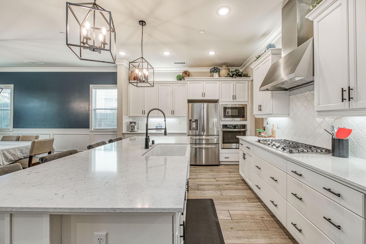 585 Bloom Ln, Clovis, CA 93619