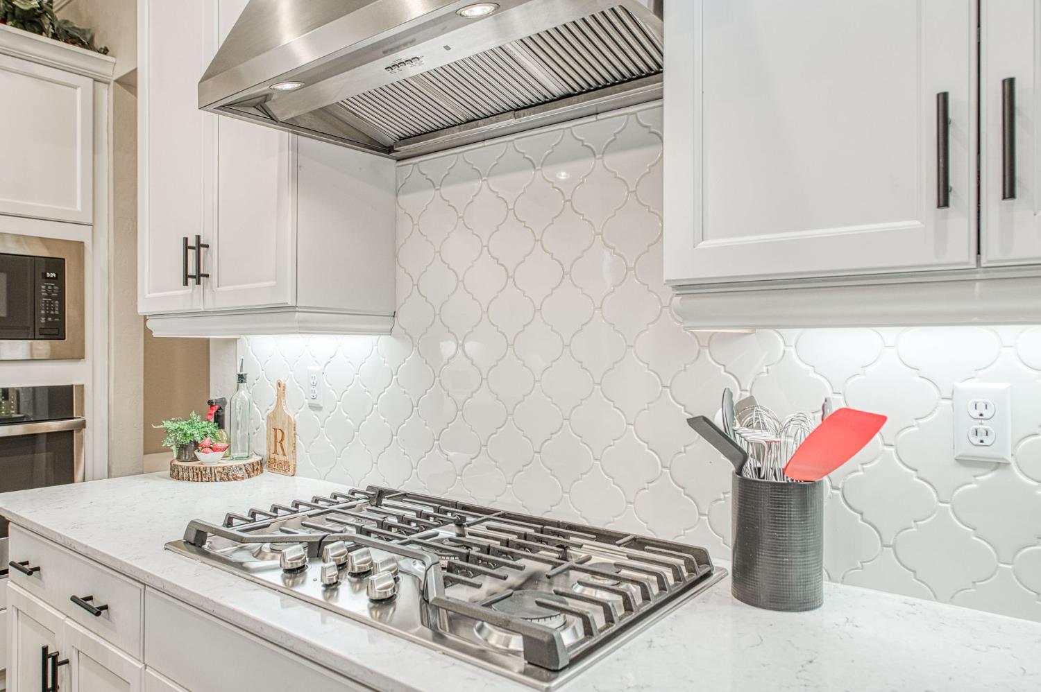 585 Bloom Ln, Clovis, CA 93619