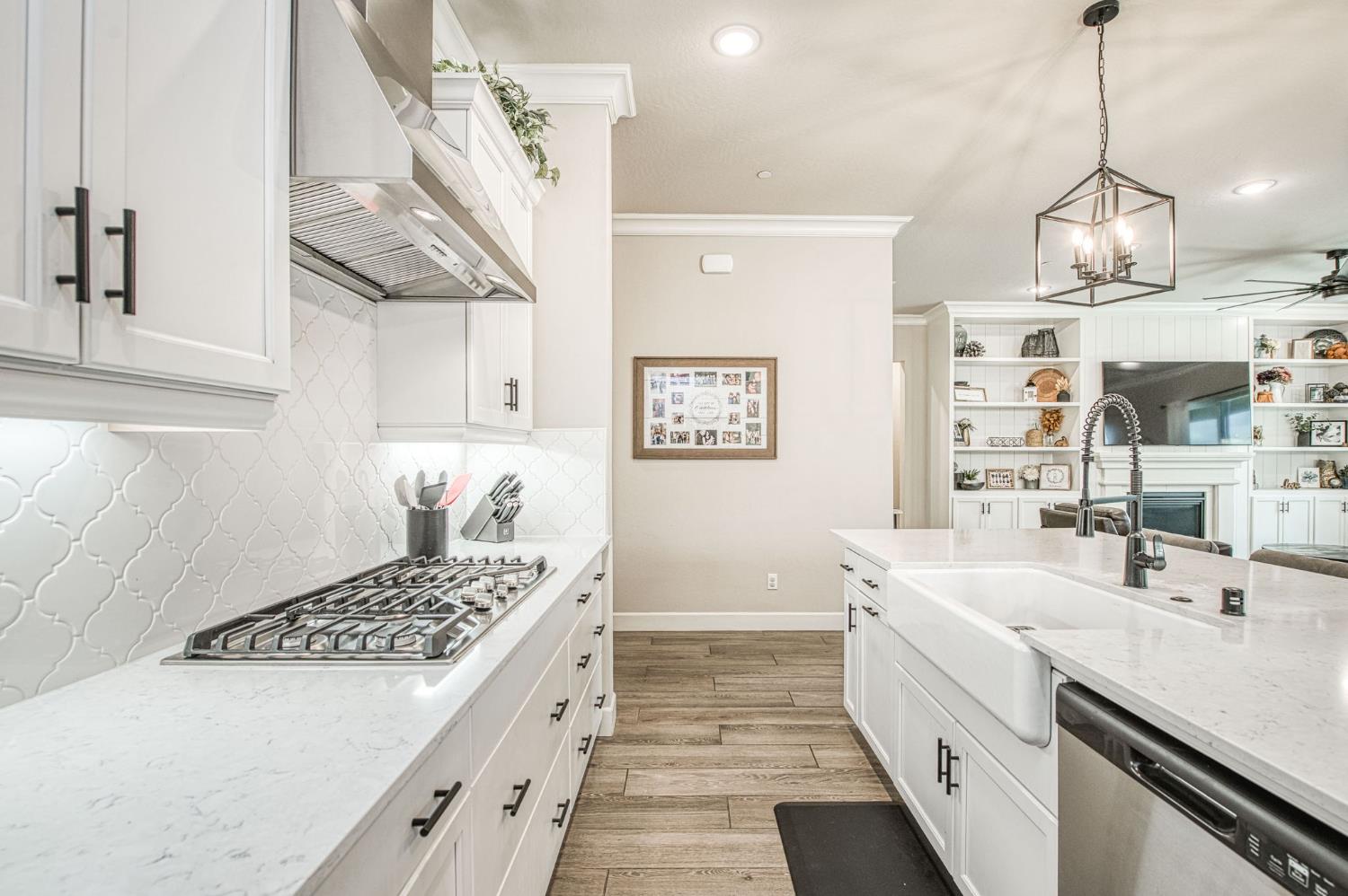585 Bloom Ln, Clovis, CA 93619