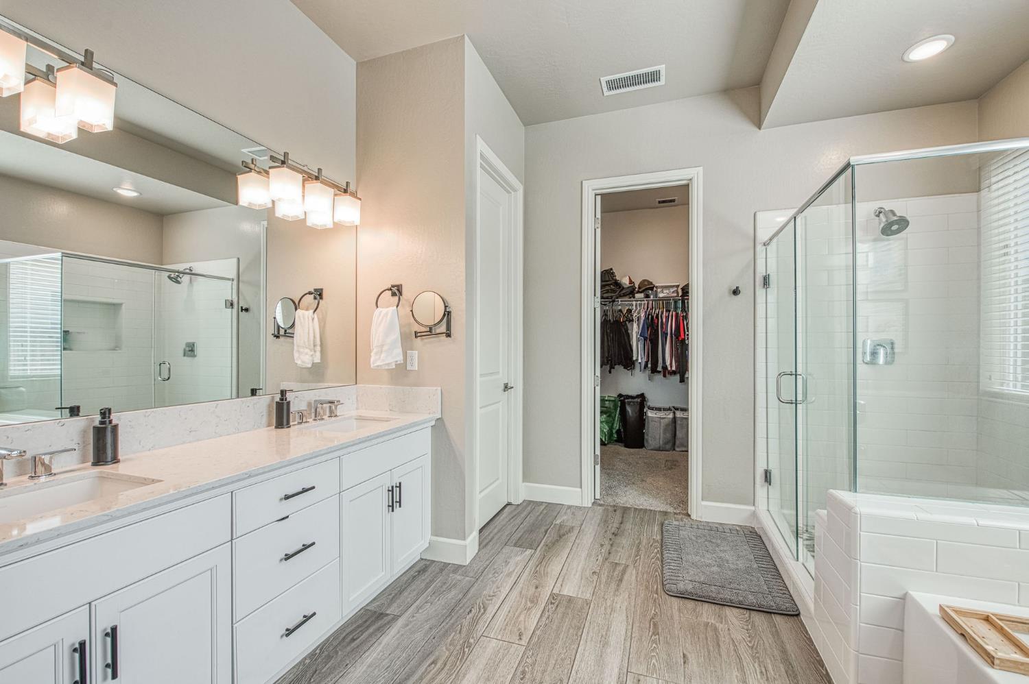 585 Bloom Ln, Clovis, CA 93619