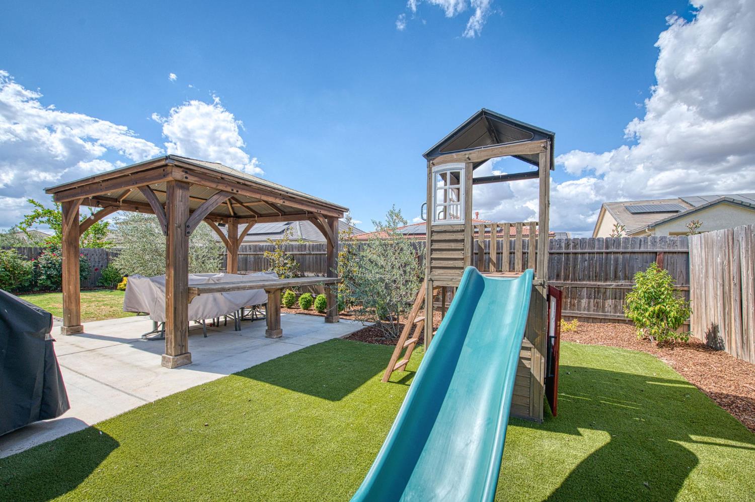 585 Bloom Ln, Clovis, CA 93619