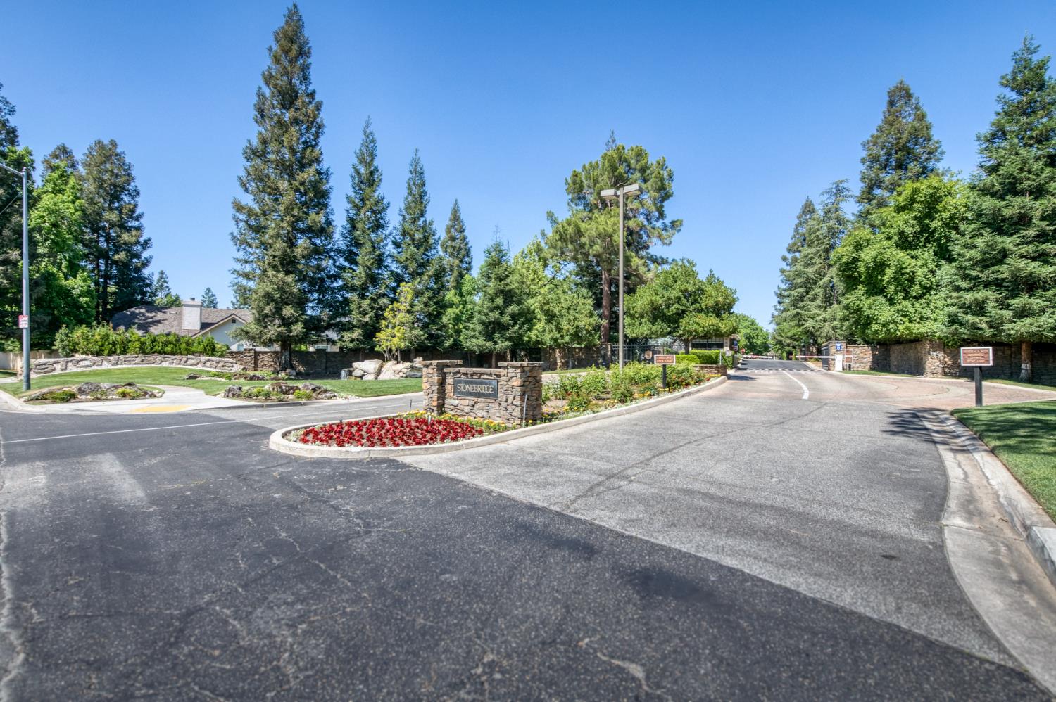 2802 W Downing Ct, Fresno, CA 93711
