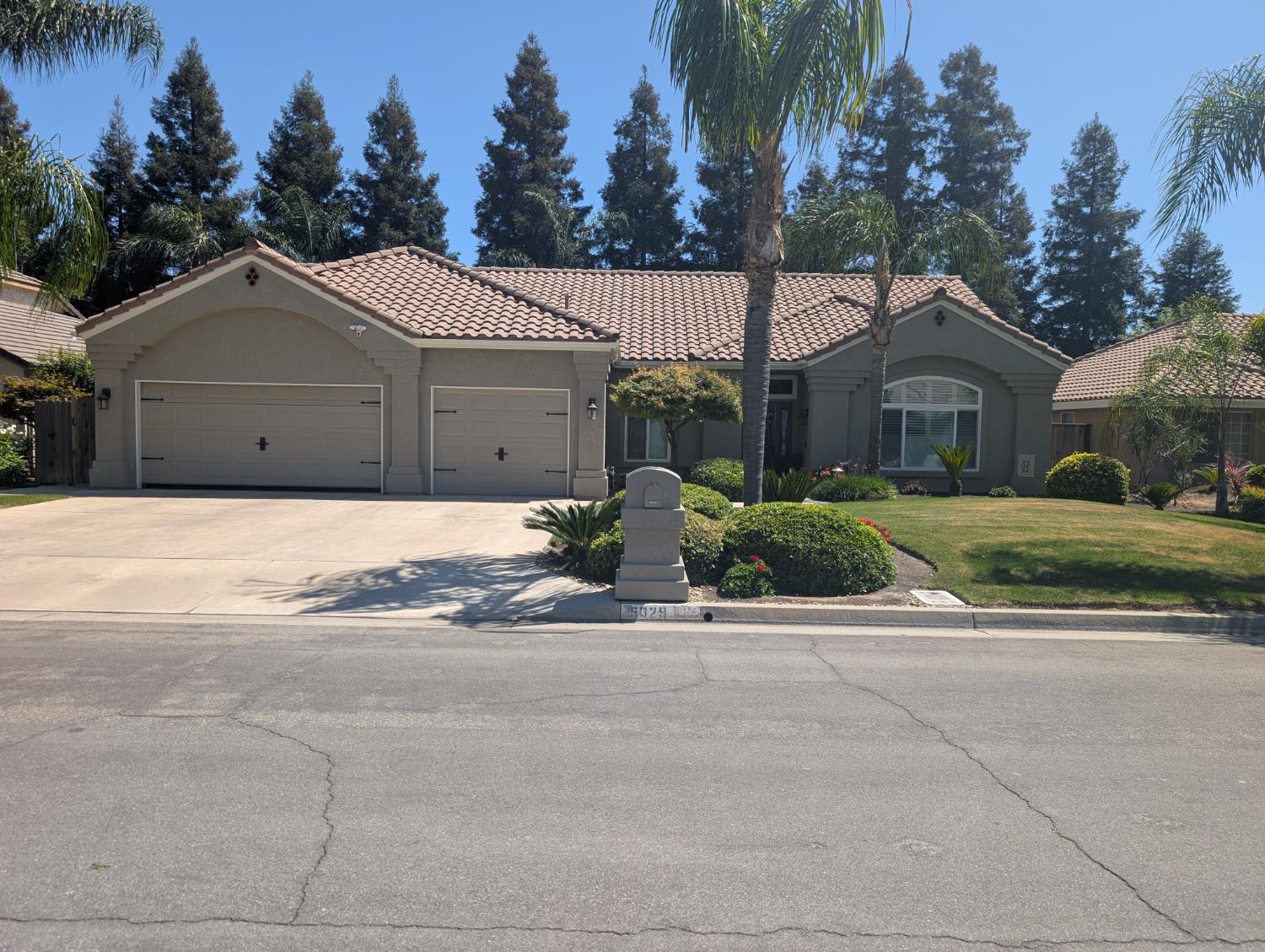 5029 W Fir Ave, Fresno, CA 93722