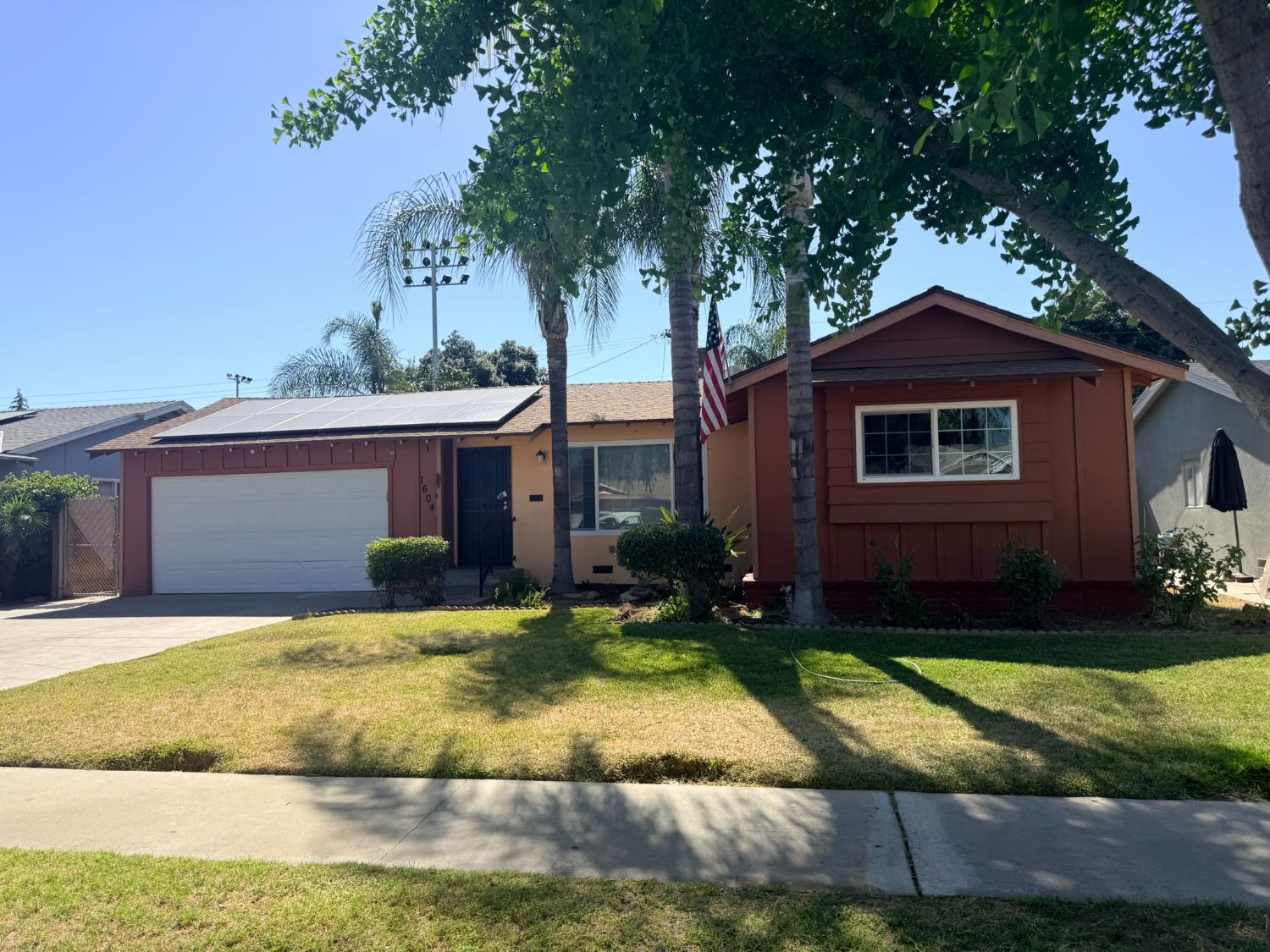1604 S Sierra Vista Ave, Fresno, CA 93702
