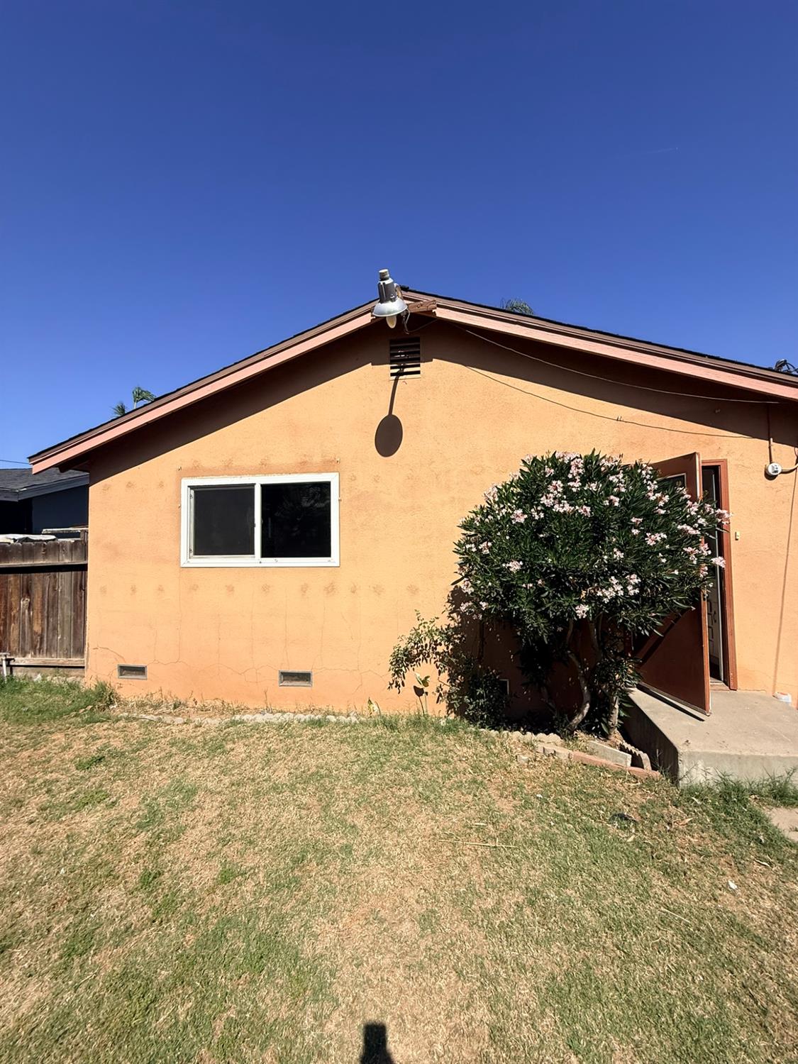 1604 S Sierra Vista Ave, Fresno, CA 93702