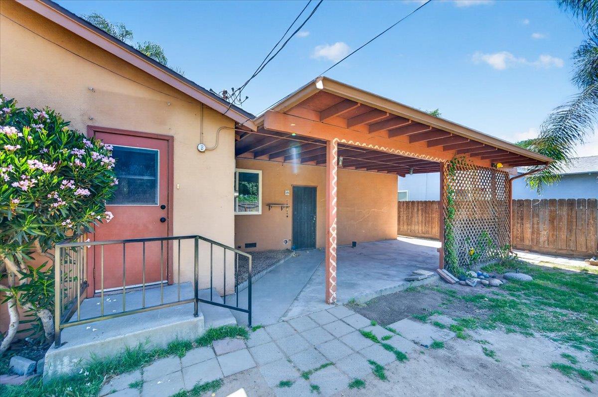 1604 S Sierra Vista Ave, Fresno, CA 93702