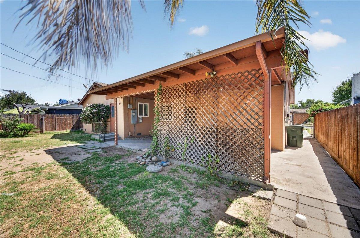 1604 S Sierra Vista Ave, Fresno, CA 93702