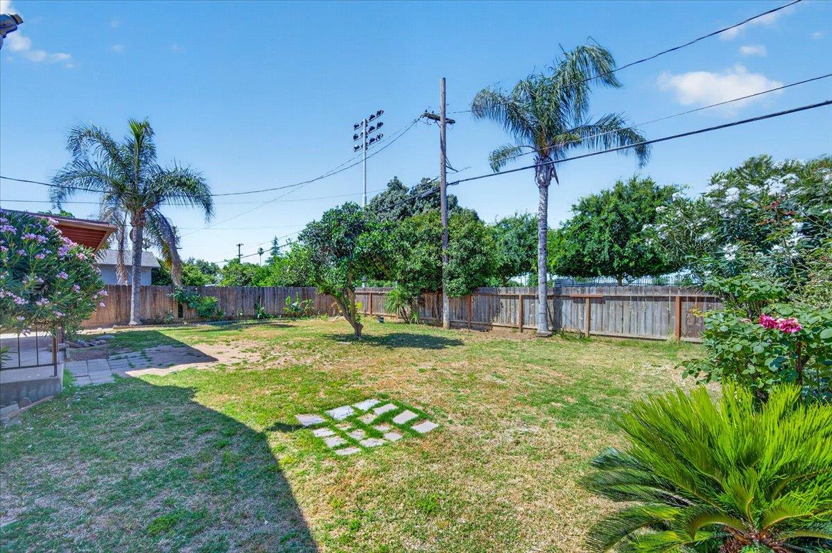 1604 S Sierra Vista Ave, Fresno, CA 93702
