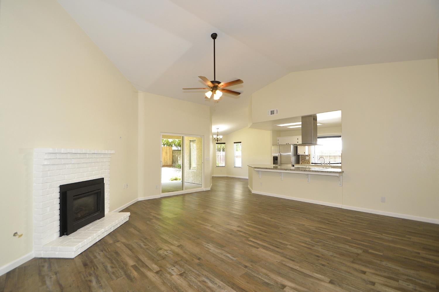 1879 E El Paso Ave, Fresno, CA 93720