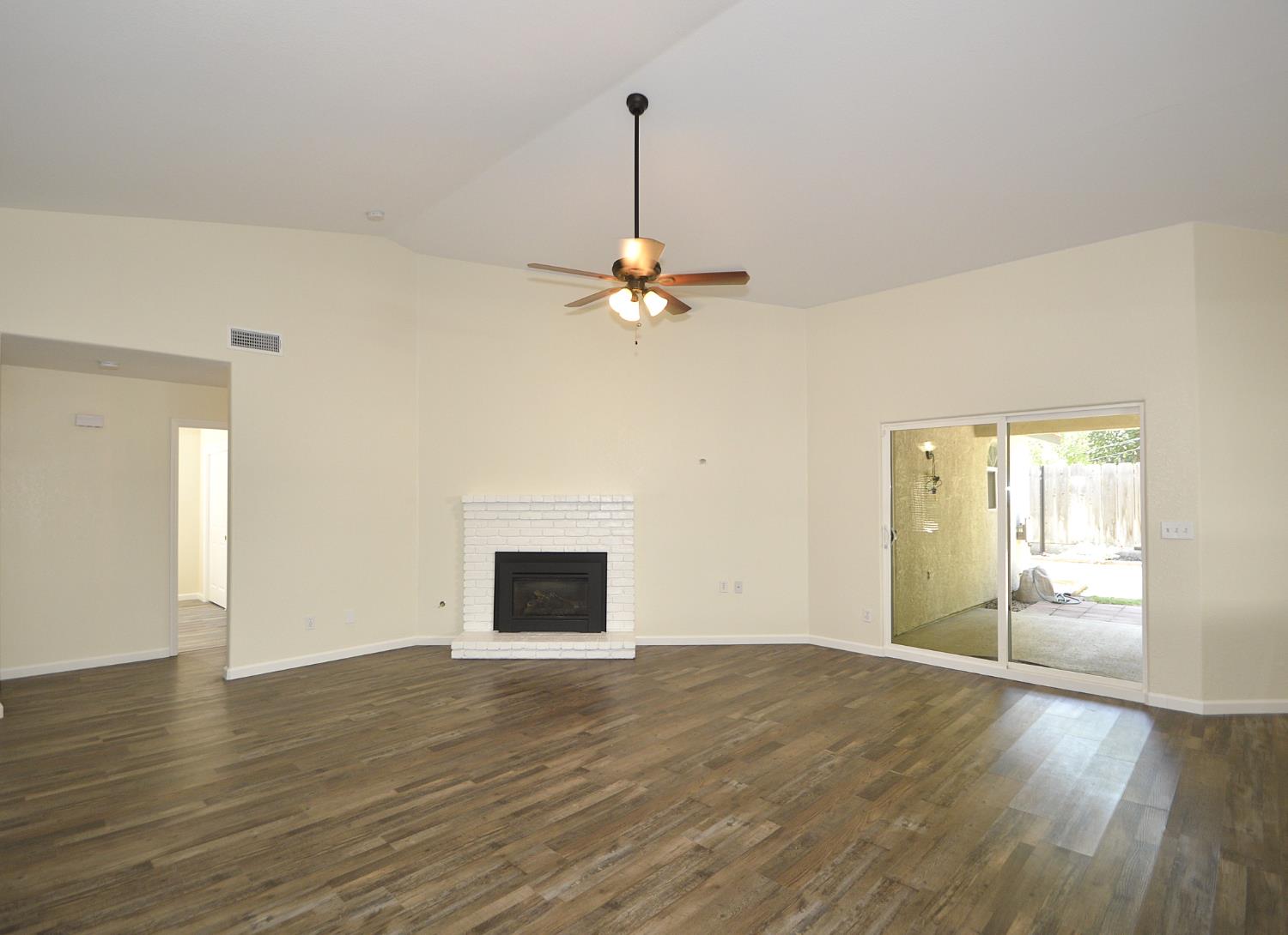 1879 E El Paso Ave, Fresno, CA 93720
