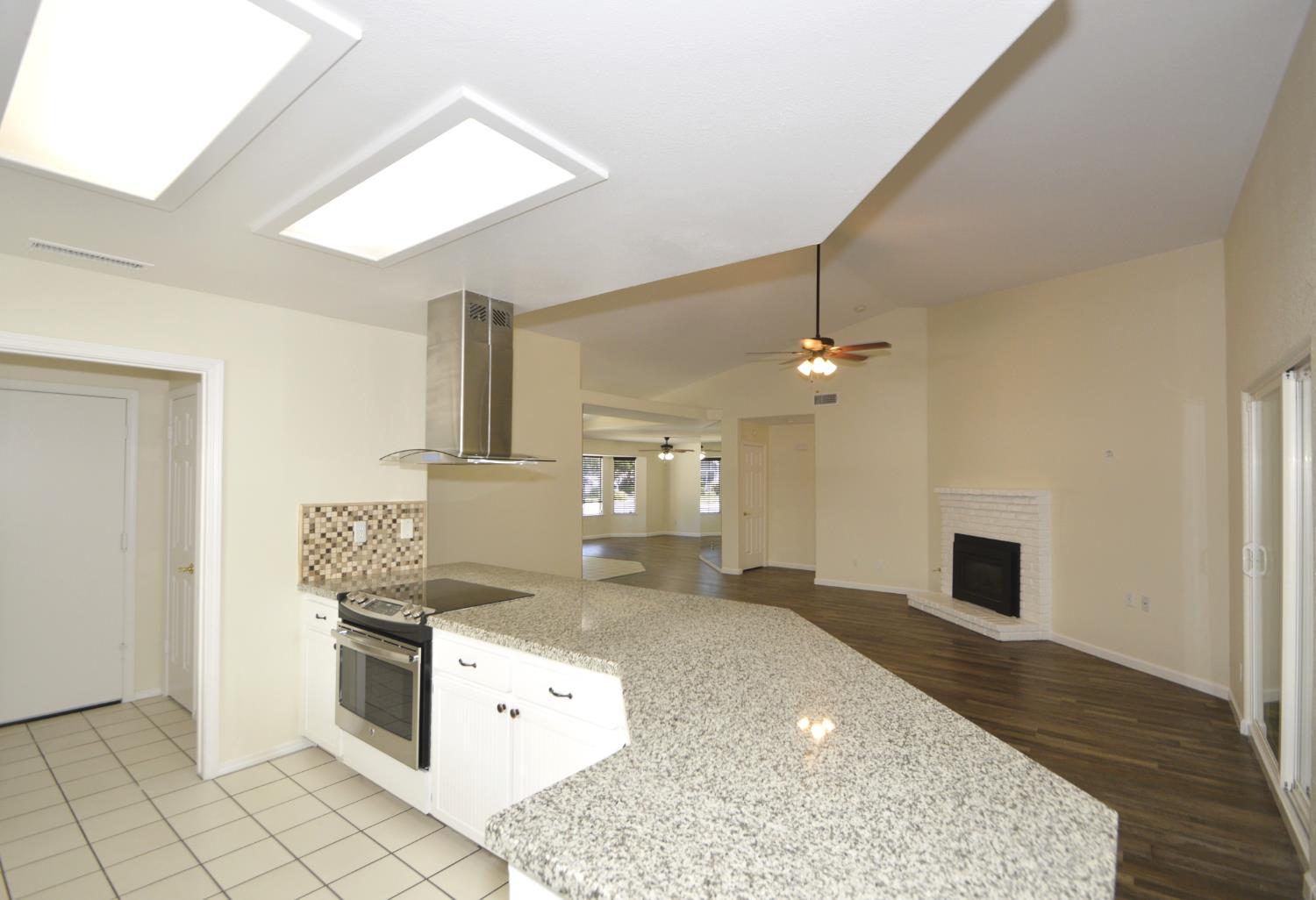 1879 E El Paso Ave, Fresno, CA 93720