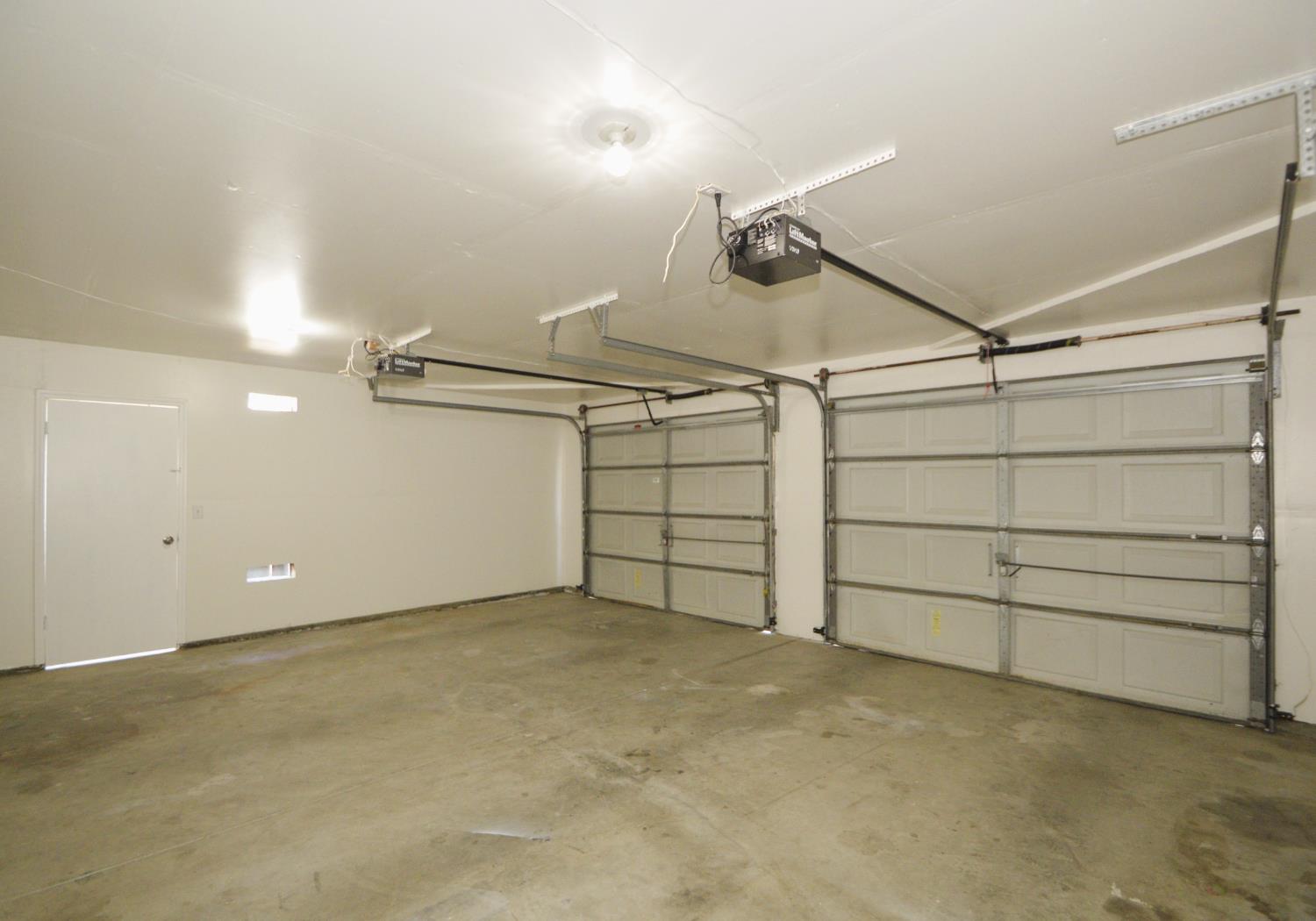 1879 E El Paso Ave, Fresno, CA 93720