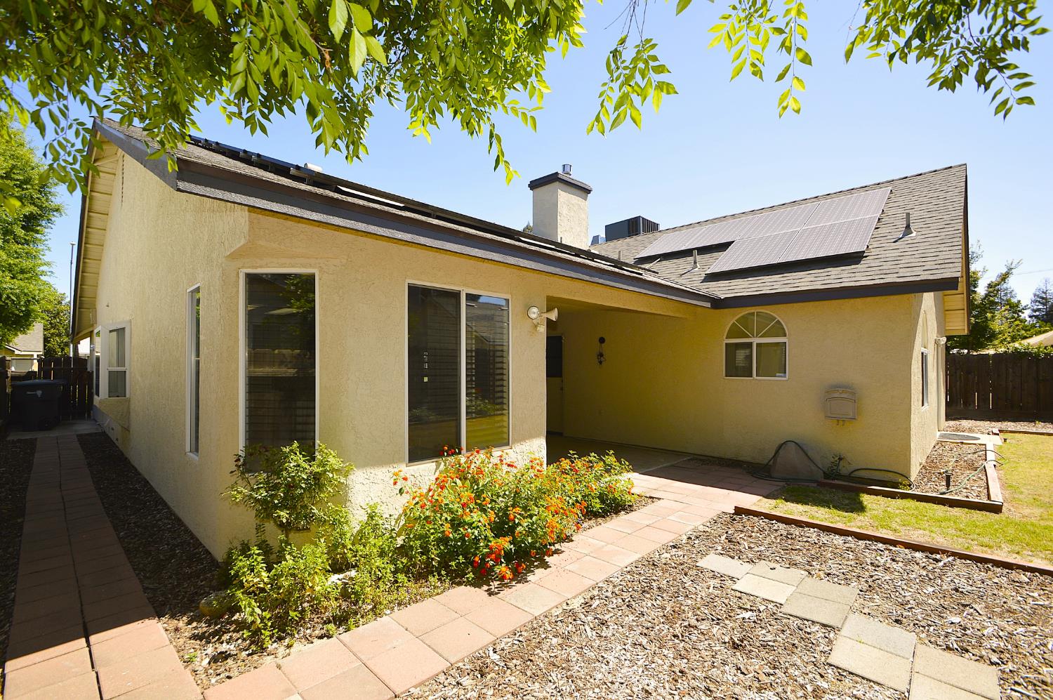 1879 E El Paso Ave, Fresno, CA 93720
