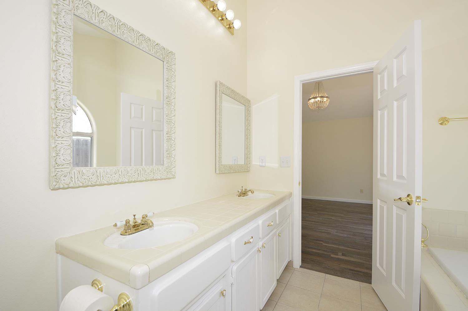 1879 E El Paso Ave, Fresno, CA 93720