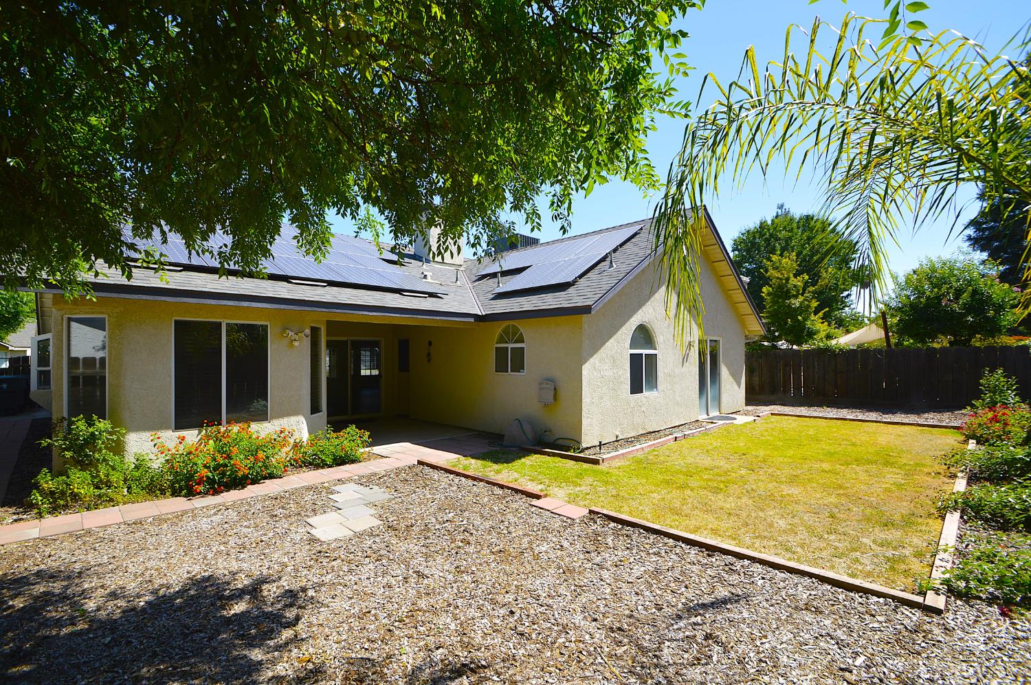 1879 E El Paso Ave, Fresno, CA 93720