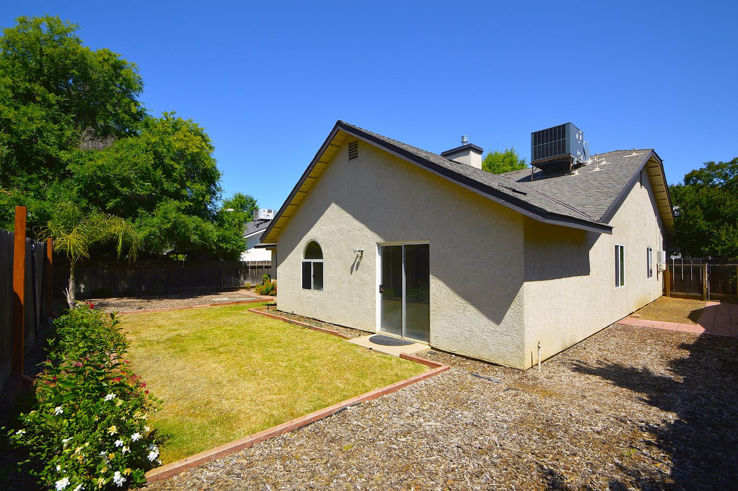 1879 E El Paso Ave, Fresno, CA 93720