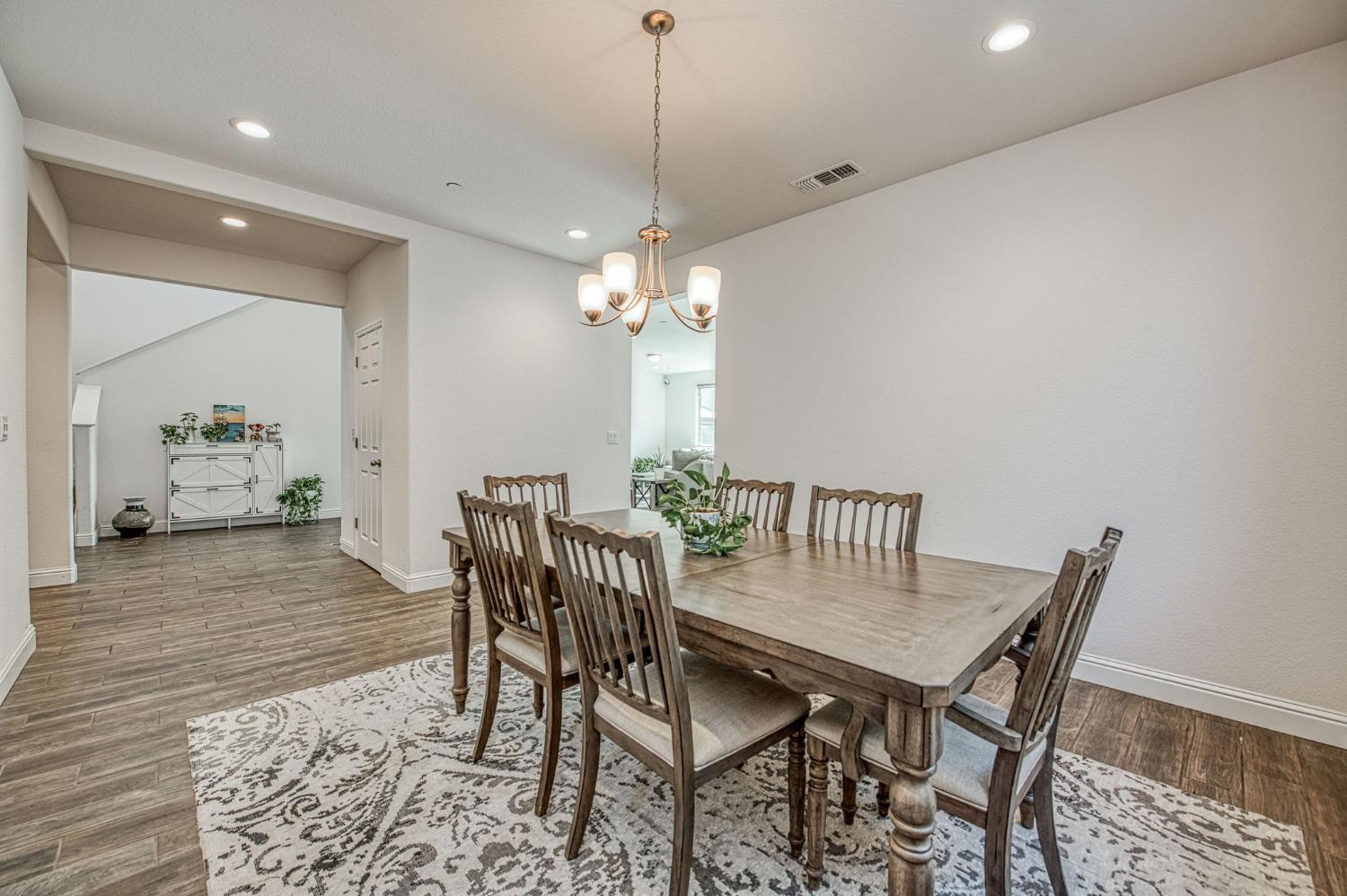 2381 N Jason Ave, Fresno, CA 93737